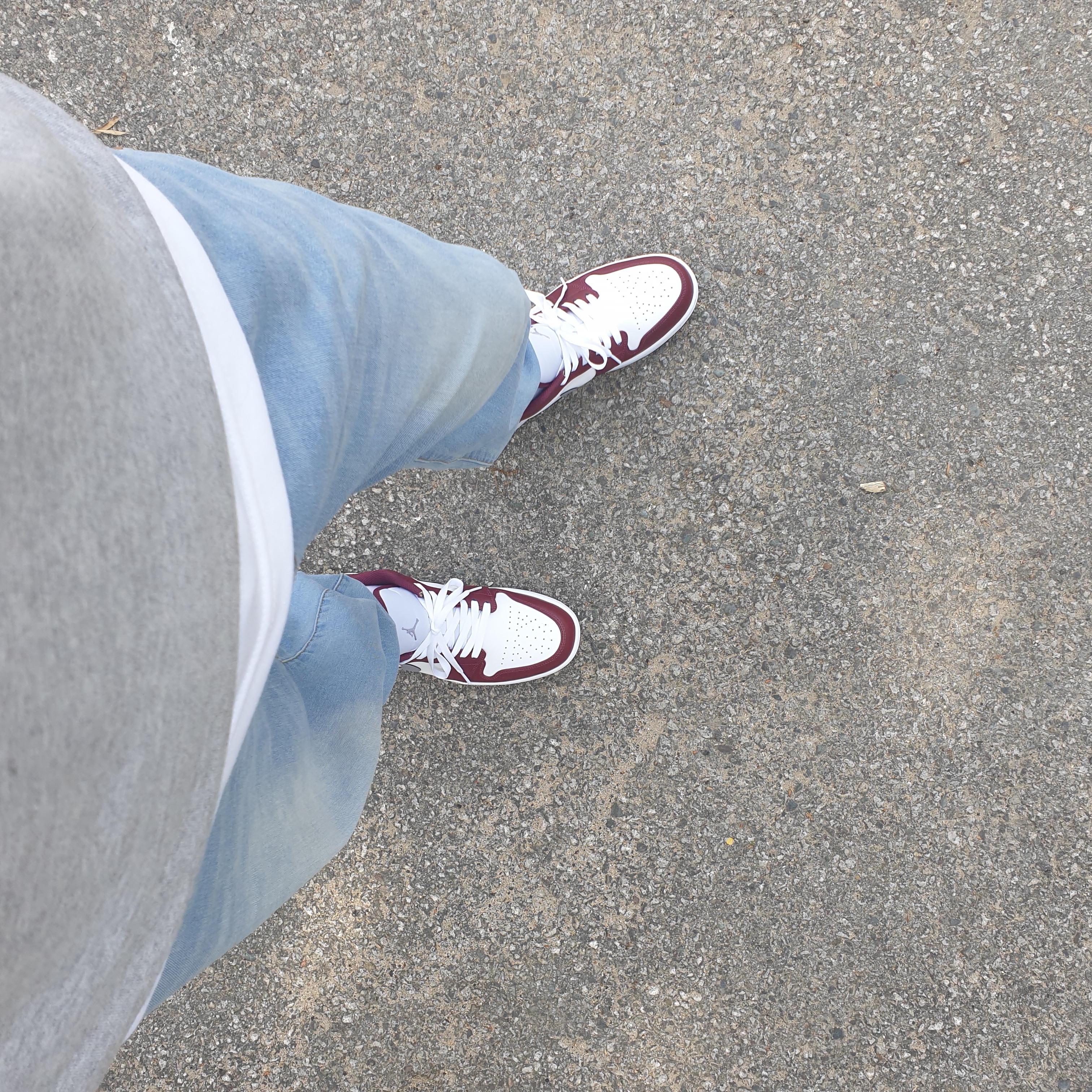 Jordan 1 Low Cherrywood Red 착용 스타일