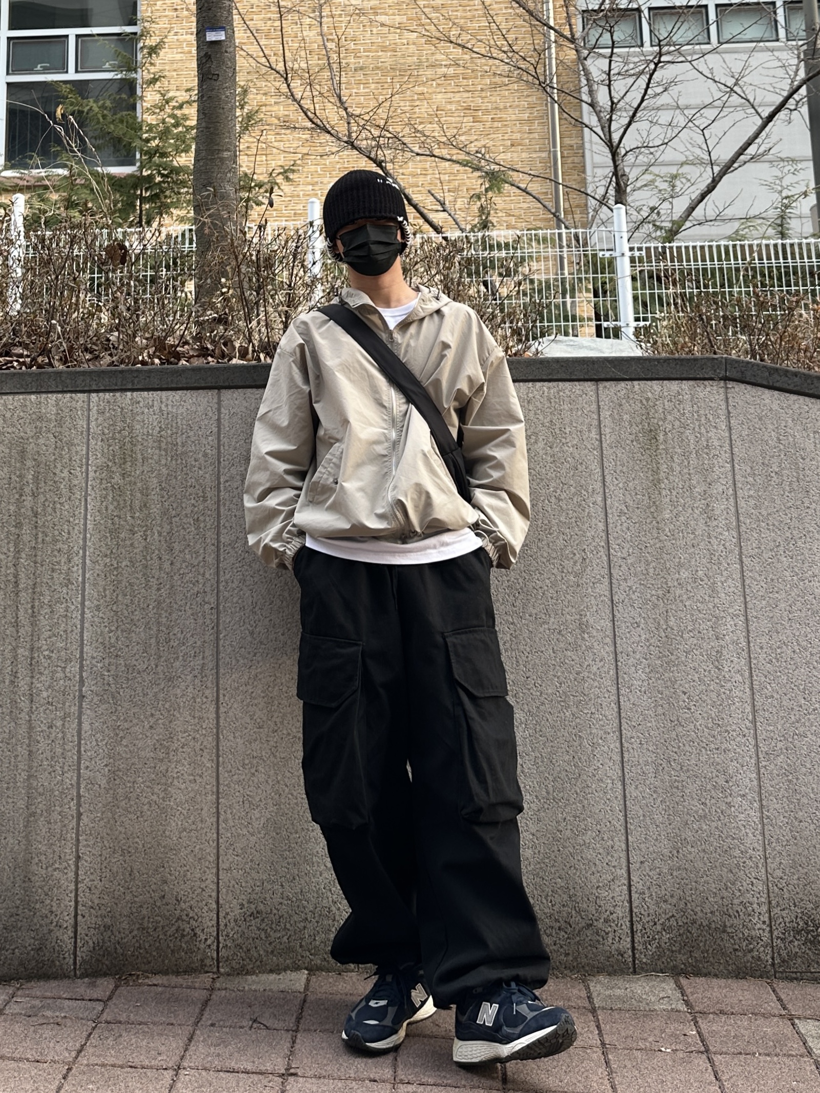 New Balance 2002R Eclipse Castlerock 착용 스타일 - 2