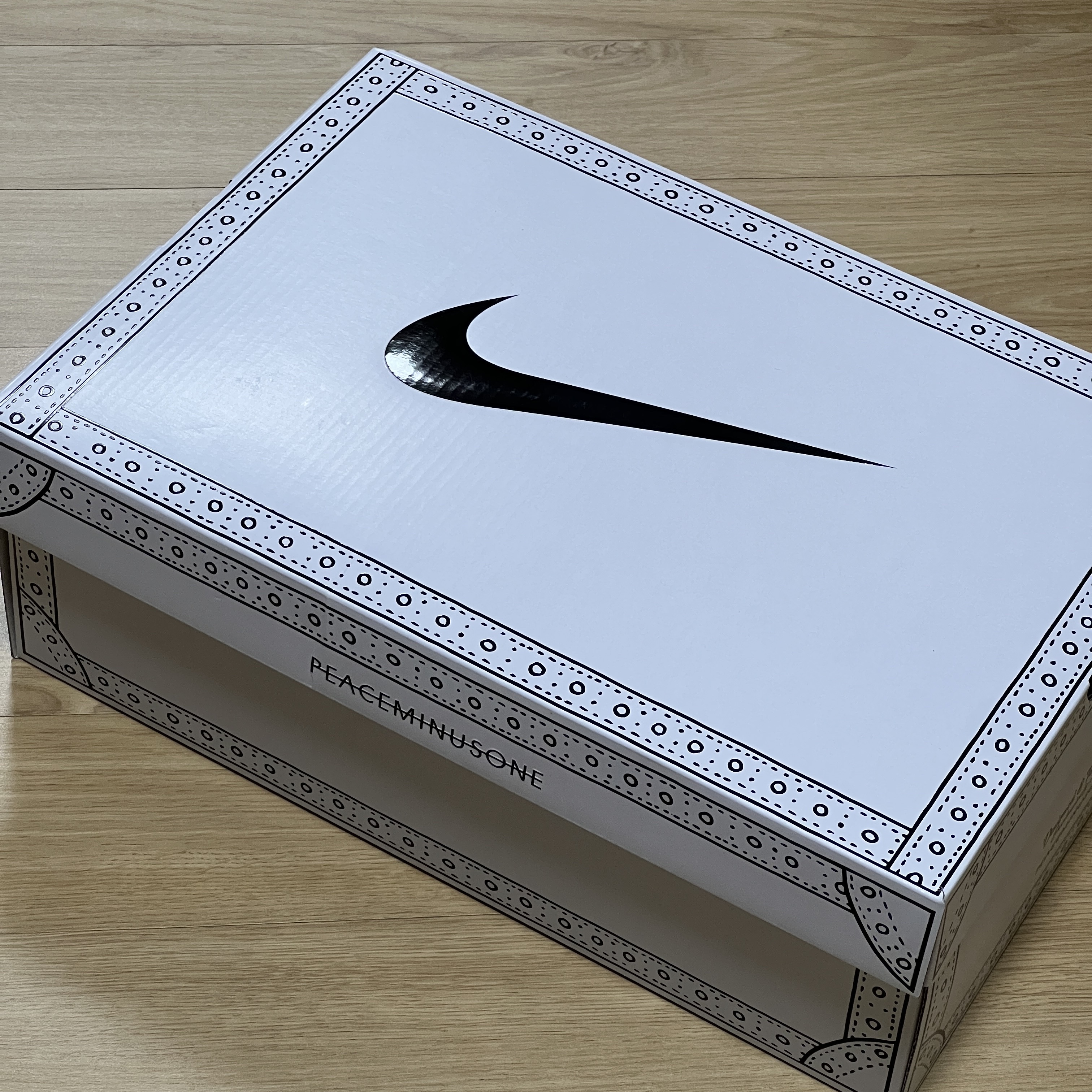 Nike x Peaceminusone Kwondo1 Black and White 착용 스타일 - 1