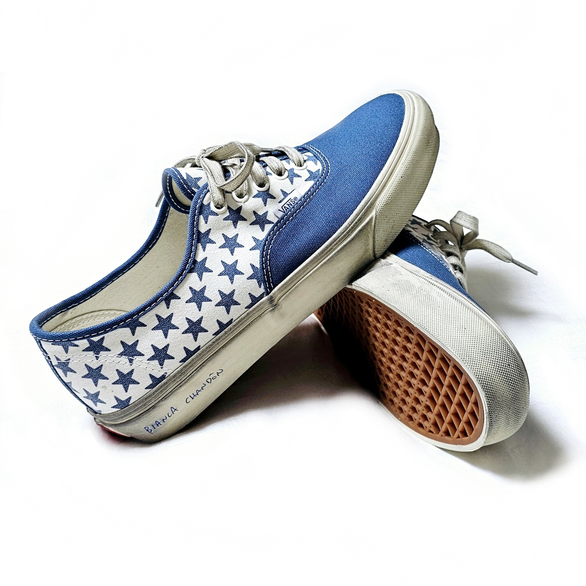 Vans Vault x Bianca Chandon Authentic LX Stressed Navy White 착용 스타일 - 2