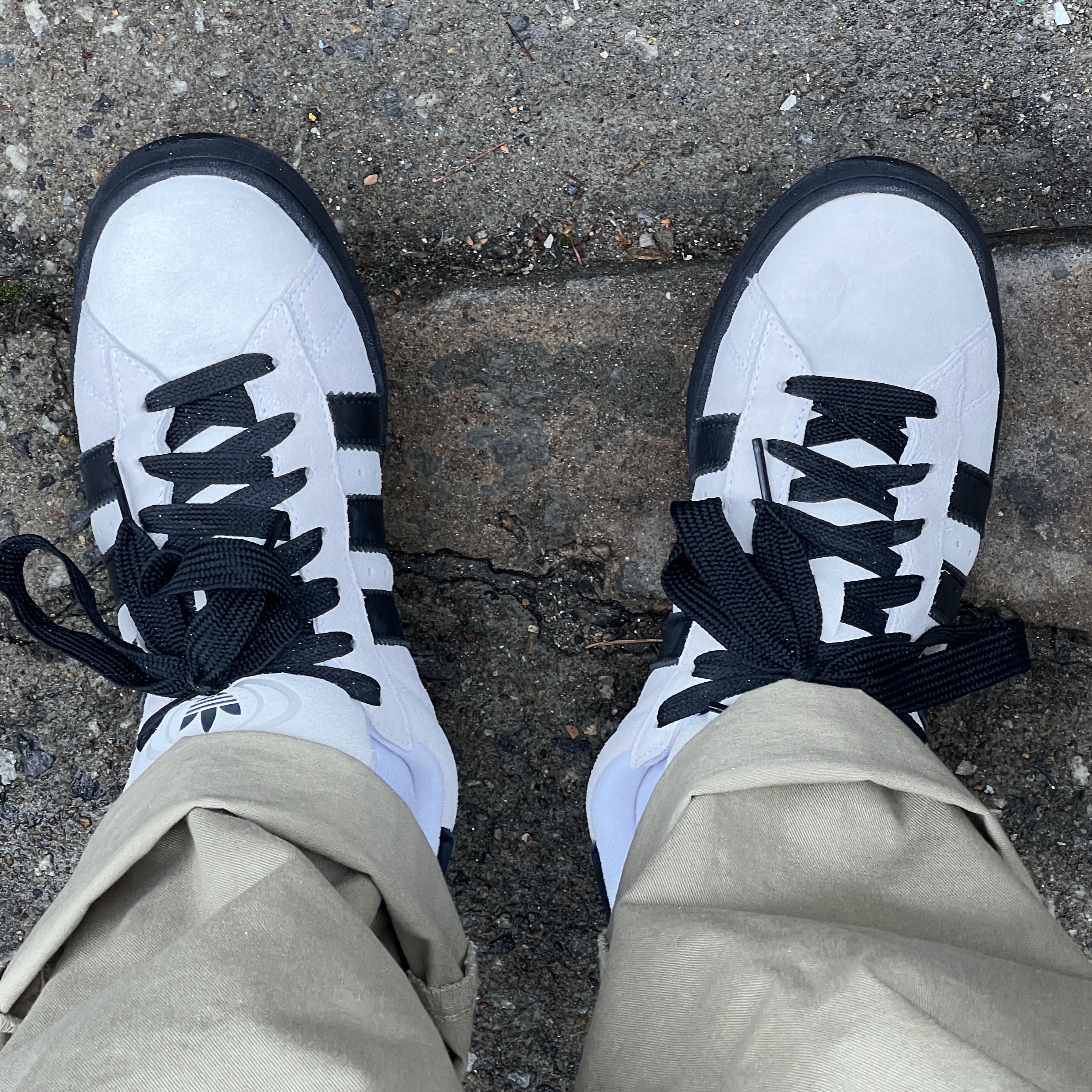 Adidas Campus 00s Cloud White Core Black 착용 스타일