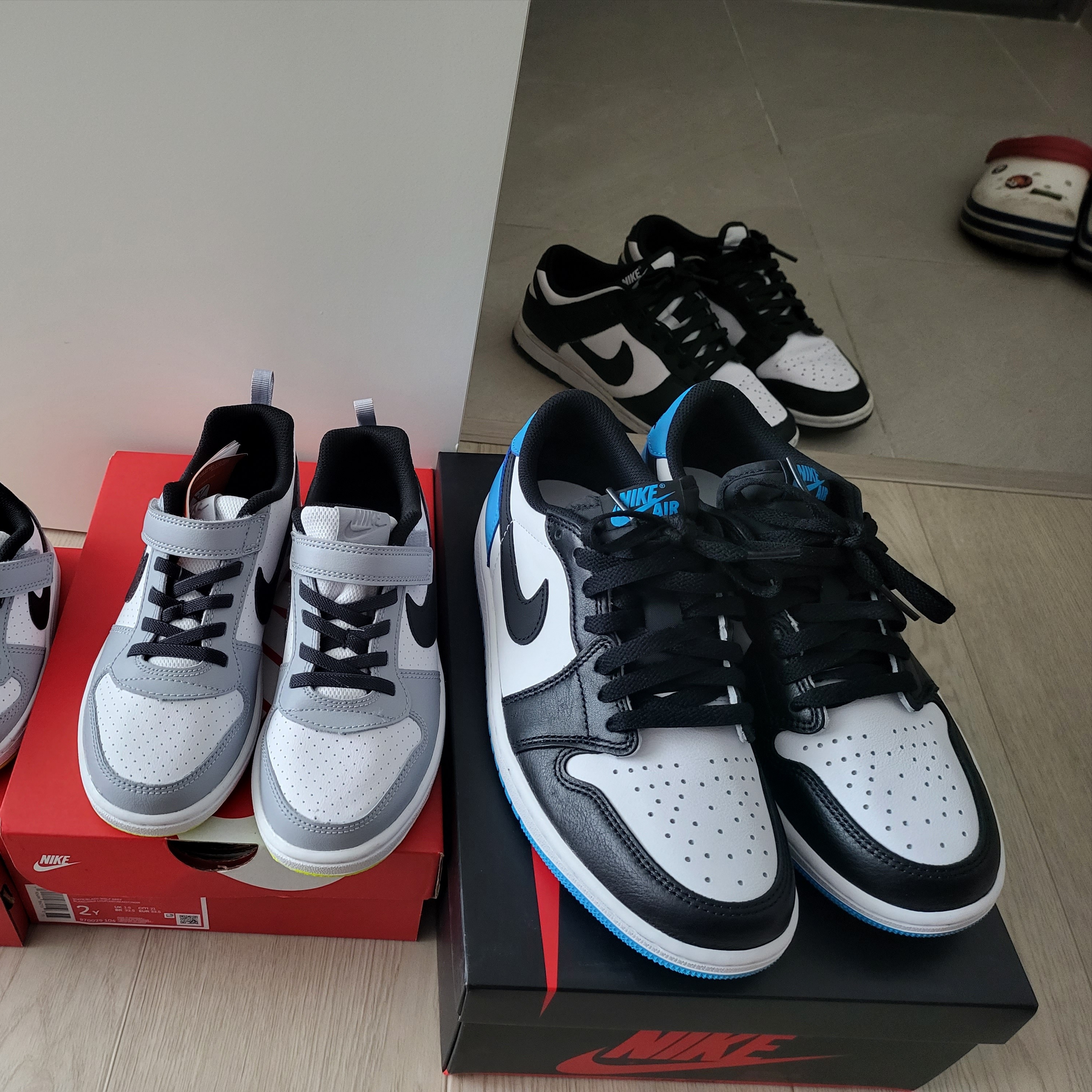 Jordan 1 Retro Low OG Black and Dark Powder Blue 착용 스타일