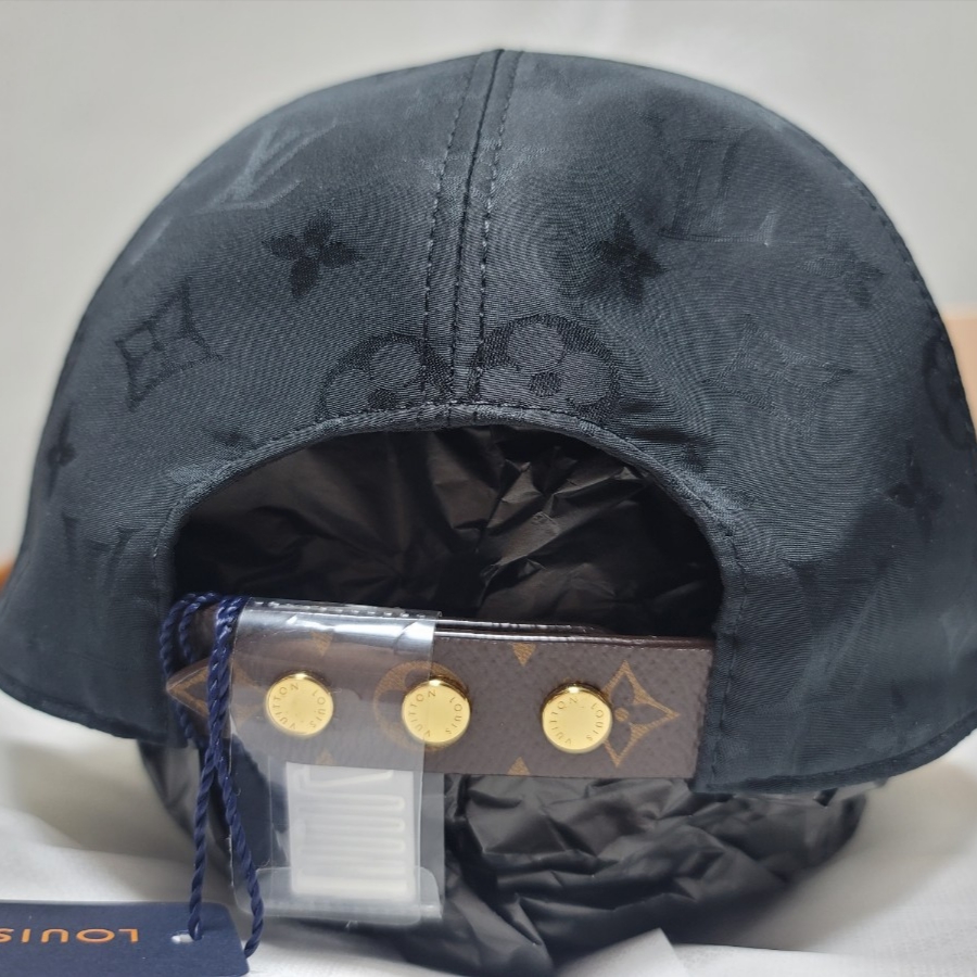 (W) Louis Vuitton Cap Ou Pas Cap Black 착용 스타일 - 2