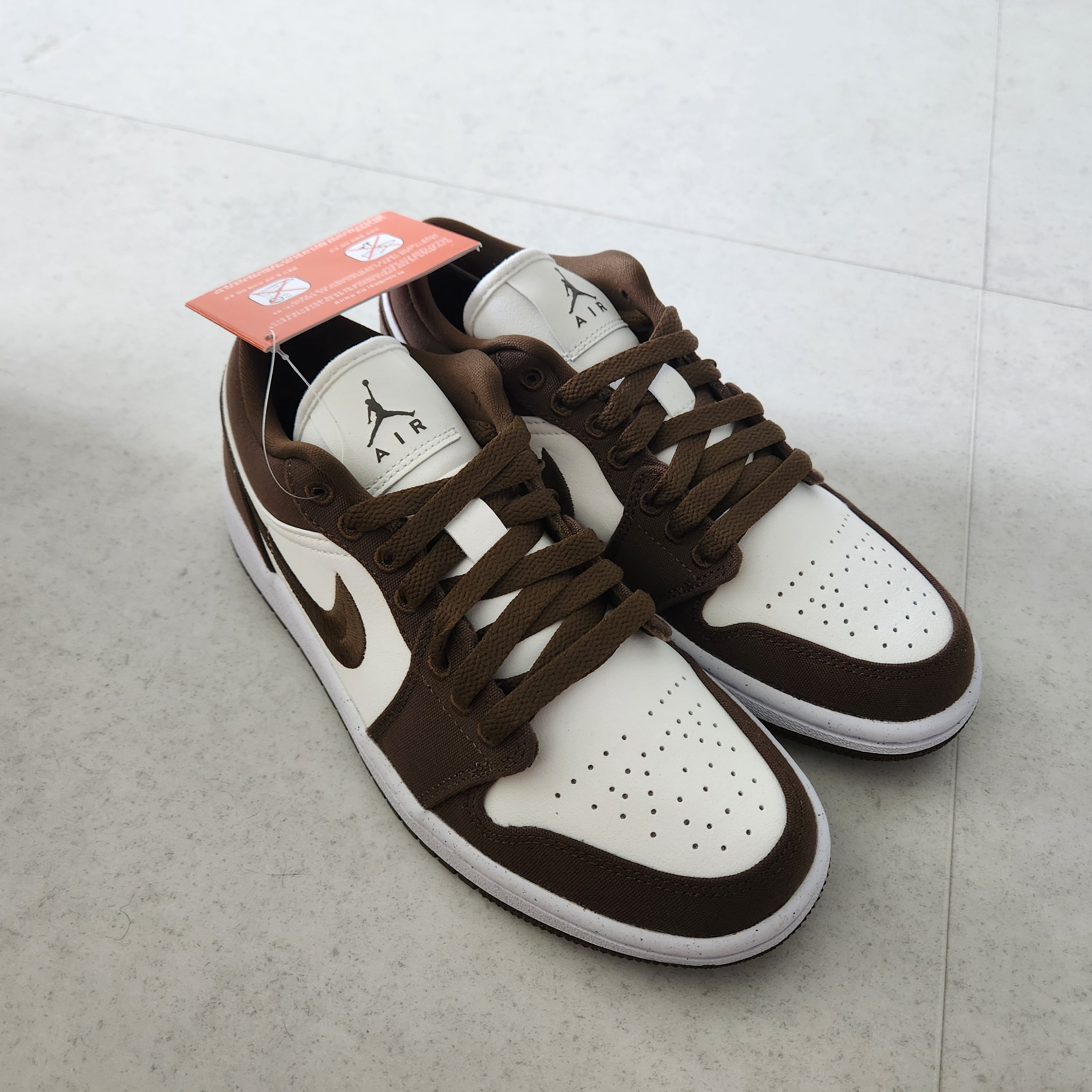 (W) Jordan 1 Low SE Light Olive 착용 스타일 - 2