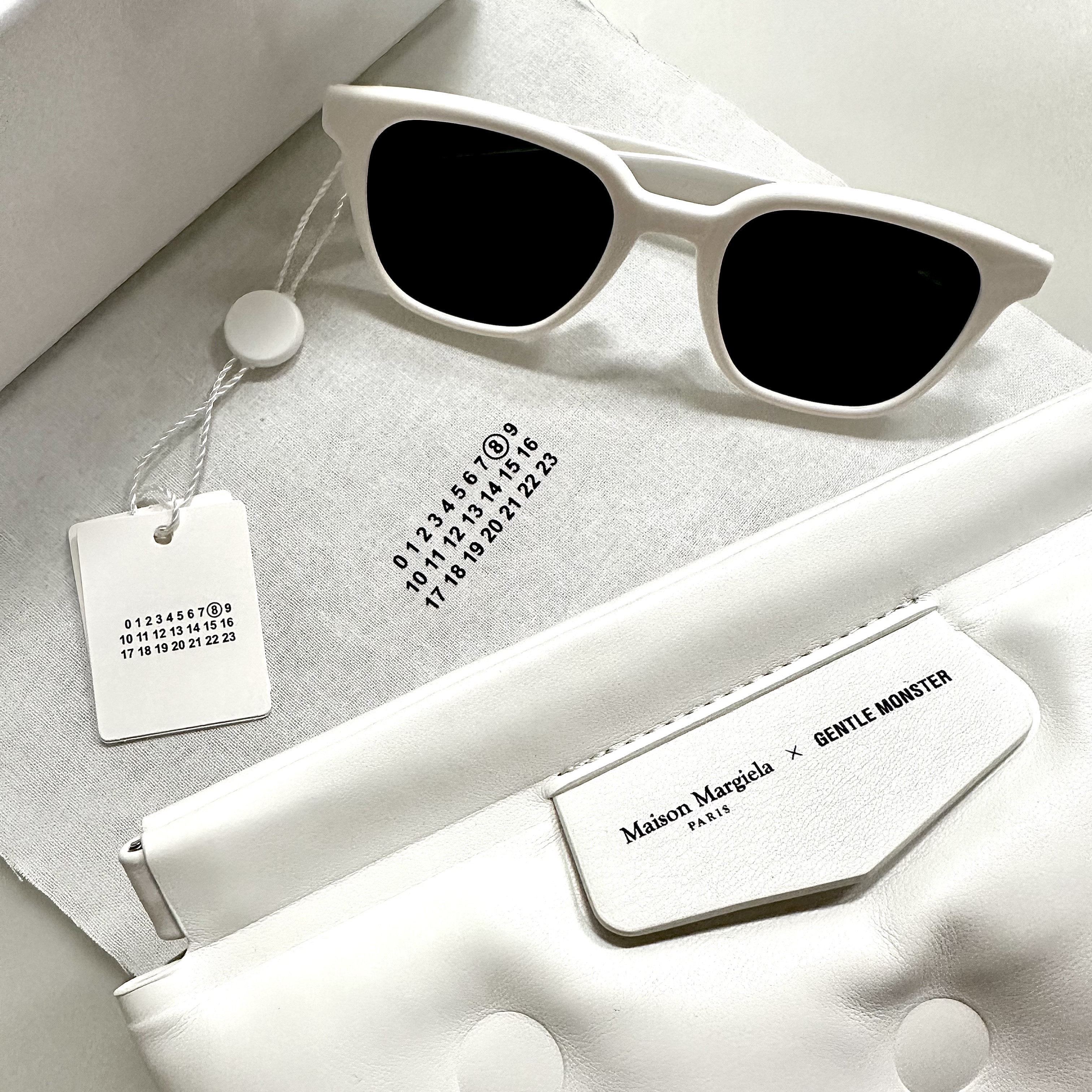 Gentle Monster x Maison Margiela MM007 White Black 착용 스타일