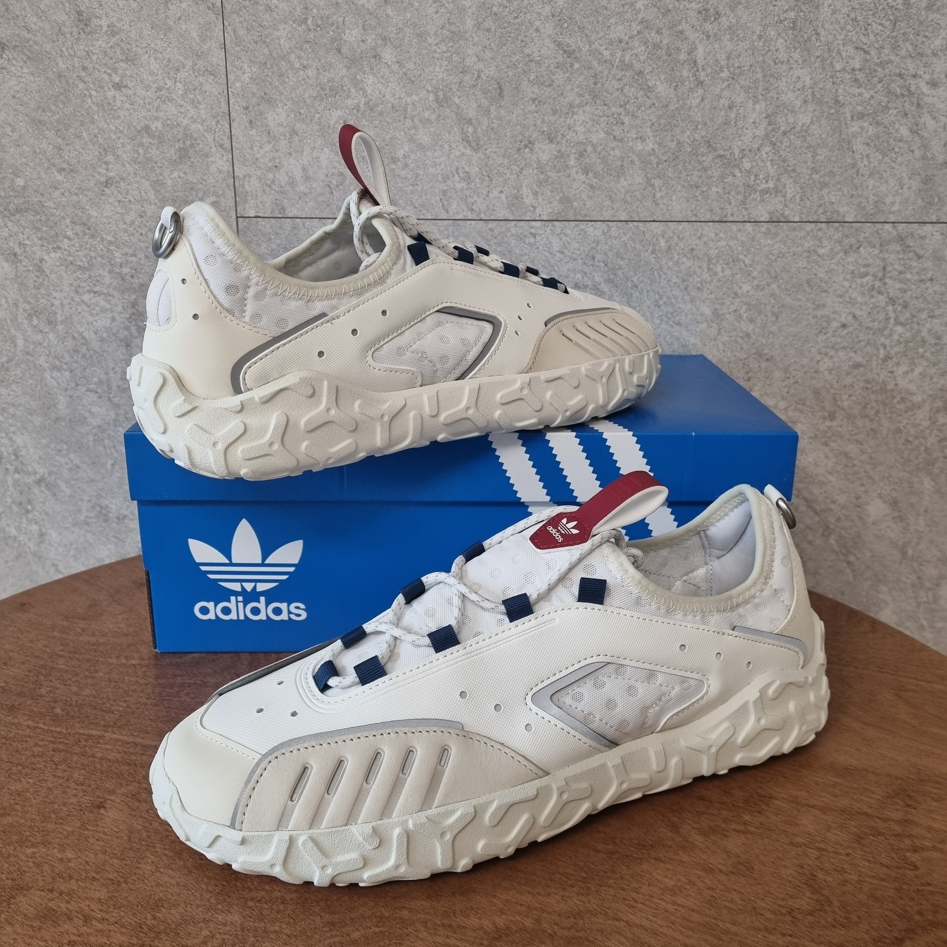 Adidas Atric23 White Tint 착용 스타일 - 1