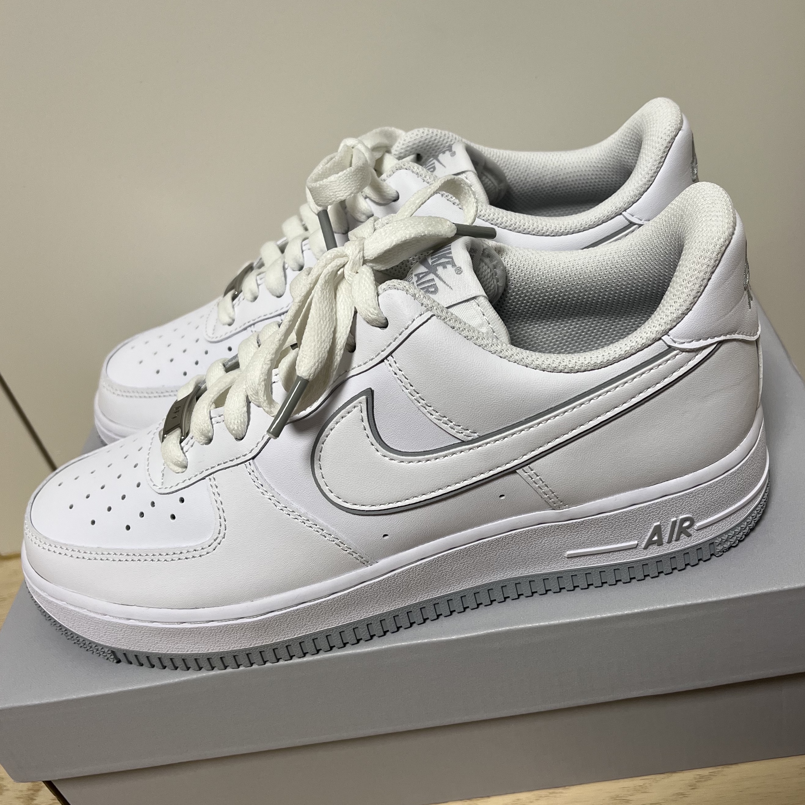 Nike Air Force 1 '07 White Wolf Grey 착용 스타일