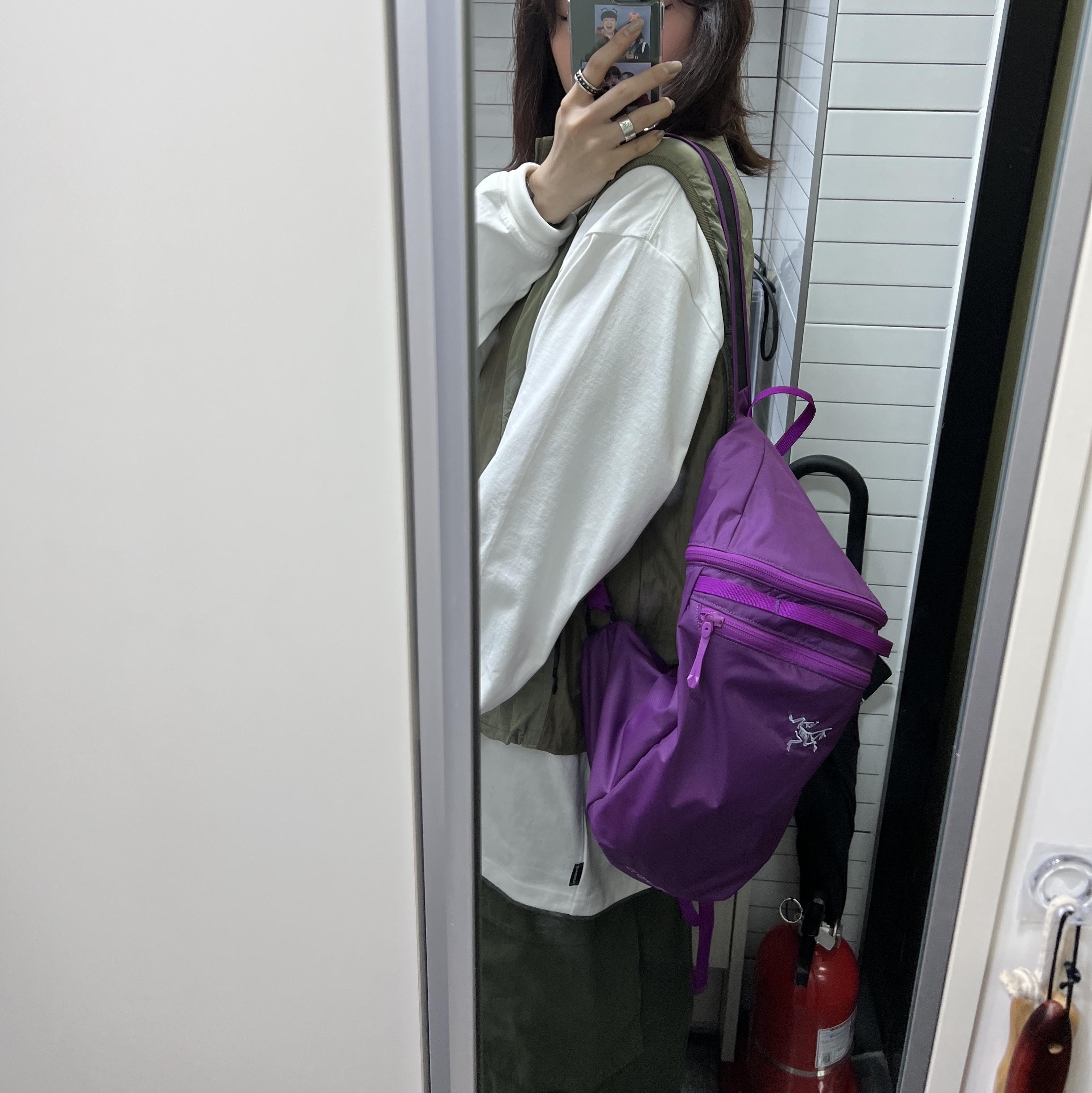 Arc'teryx Heliad 15 Backpack Groovie 착용 스타일 - 1