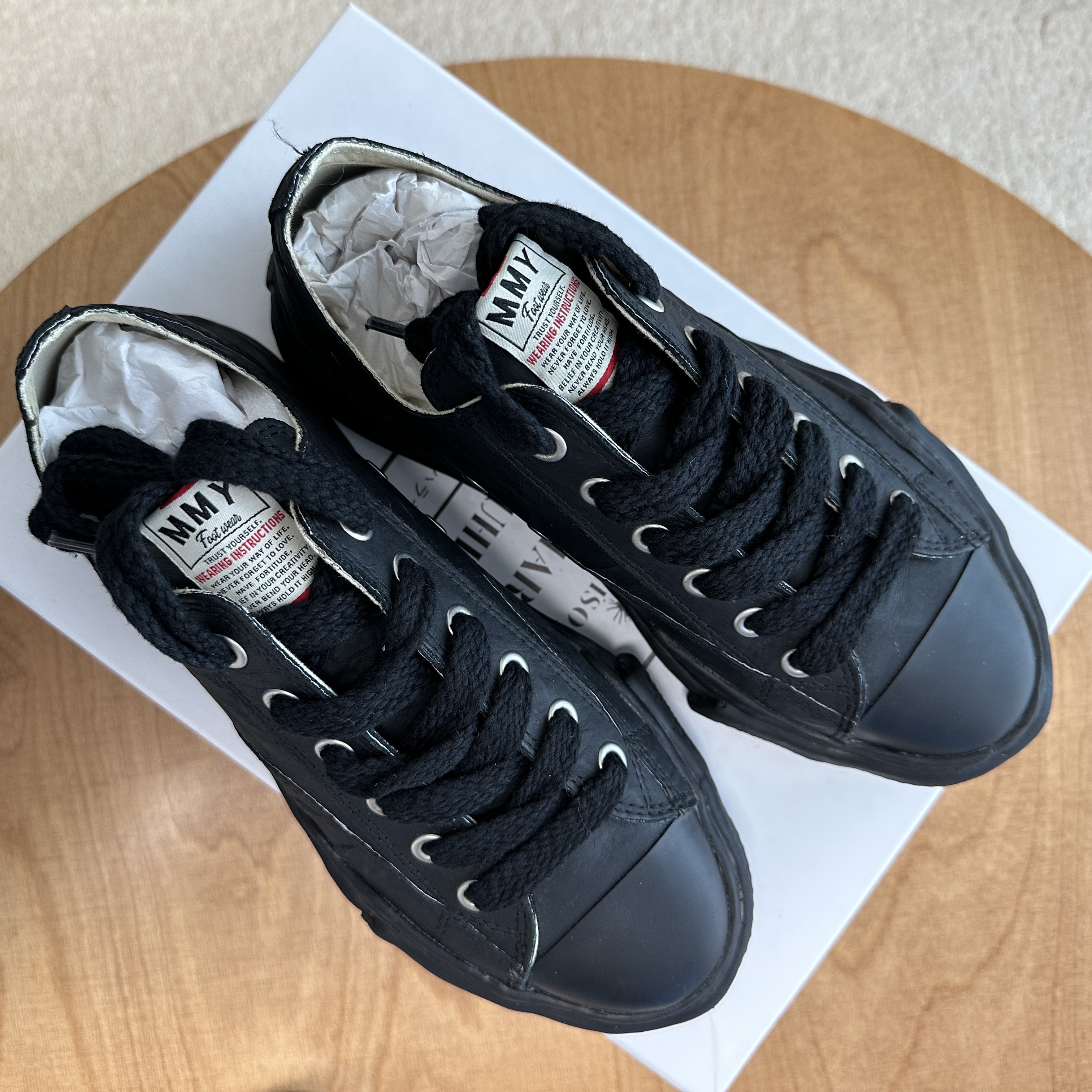 Maison Mihara Yasuhiro Peterson OG Sole PL Leather Low-top Sneakers Black Black 착용 스타일 - 2
