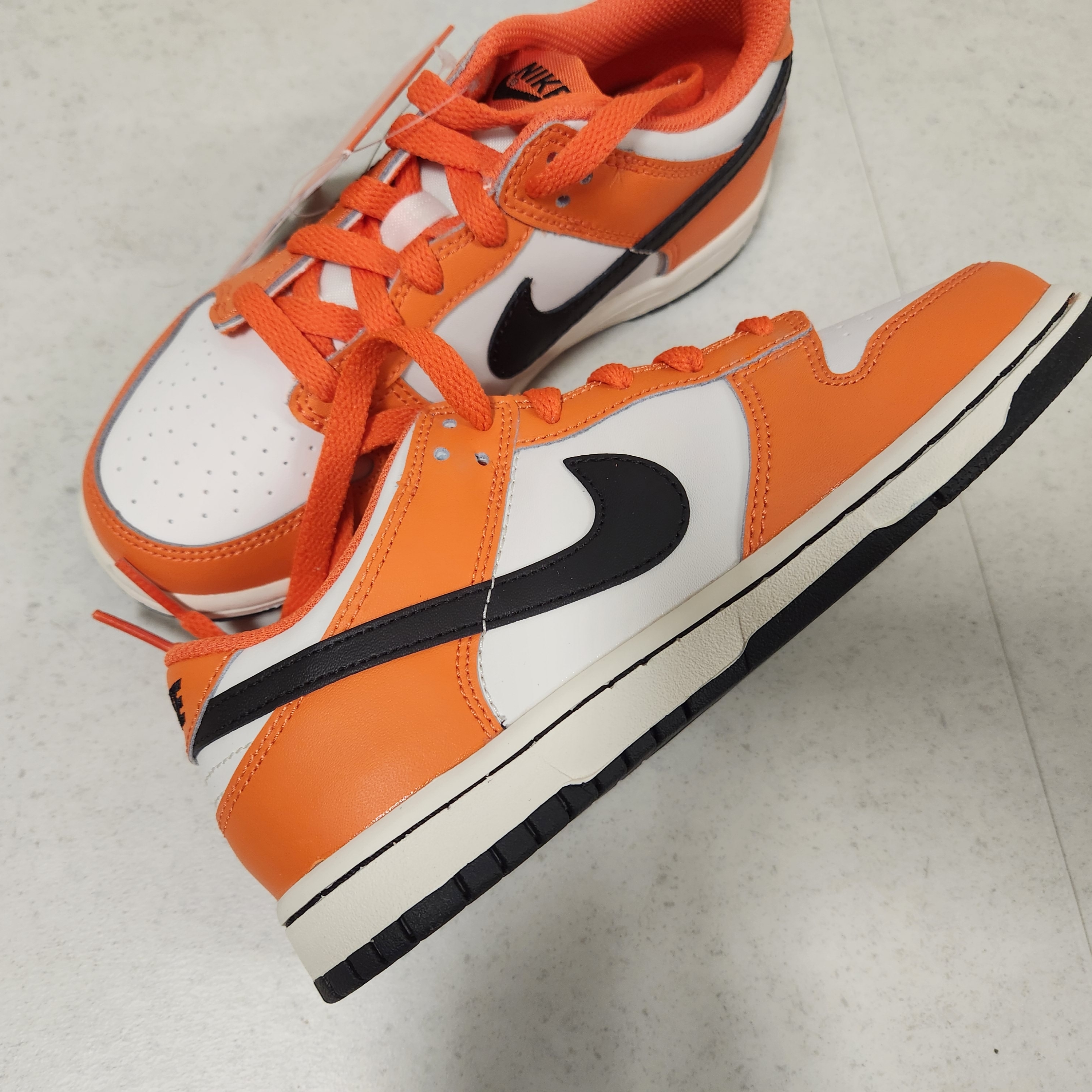 (GS) Nike Dunk Low Safety Orange 착용 스타일 - 4