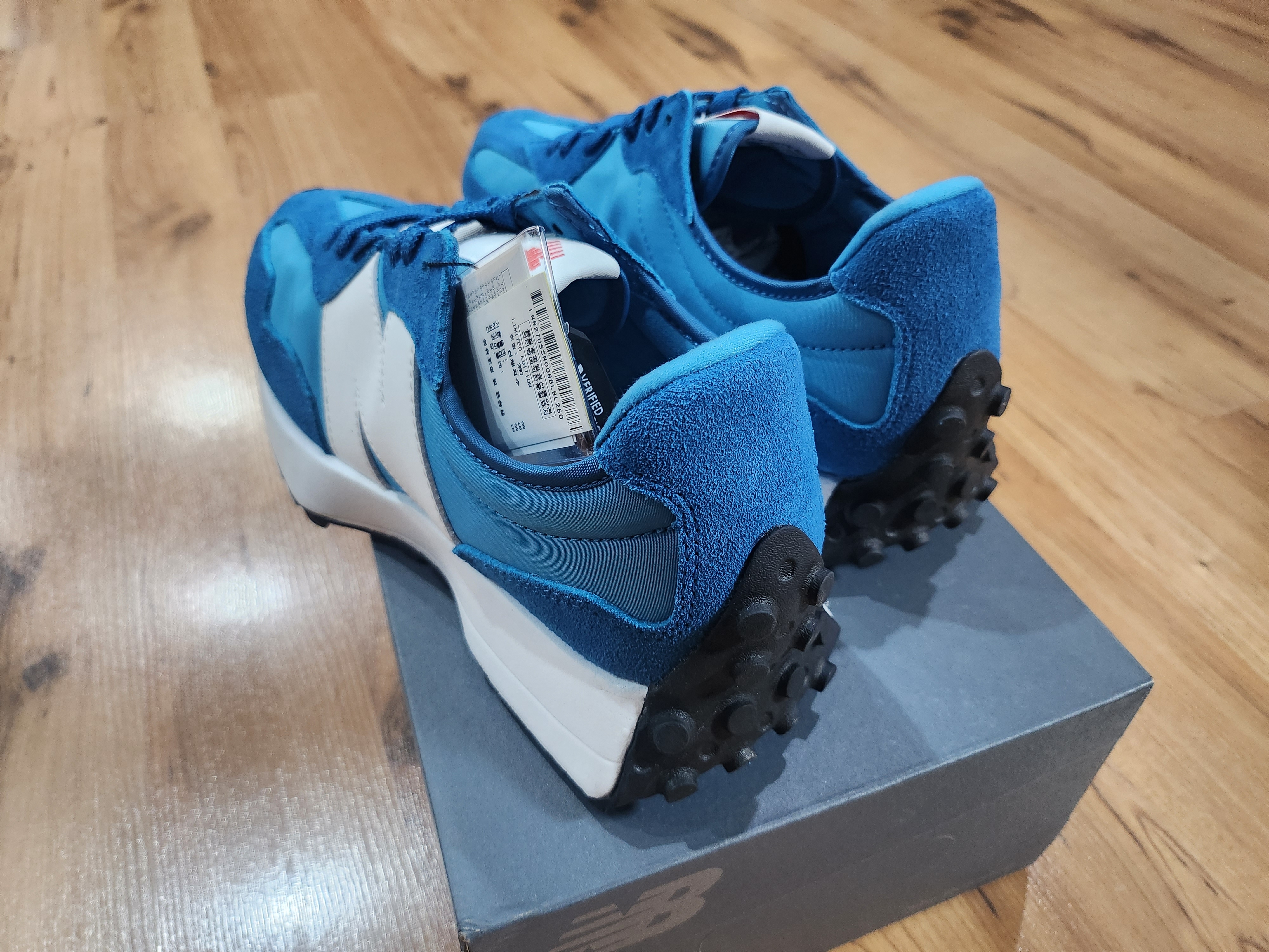 New Balance 327 Light Rogue Wave 착용 스타일 - 2