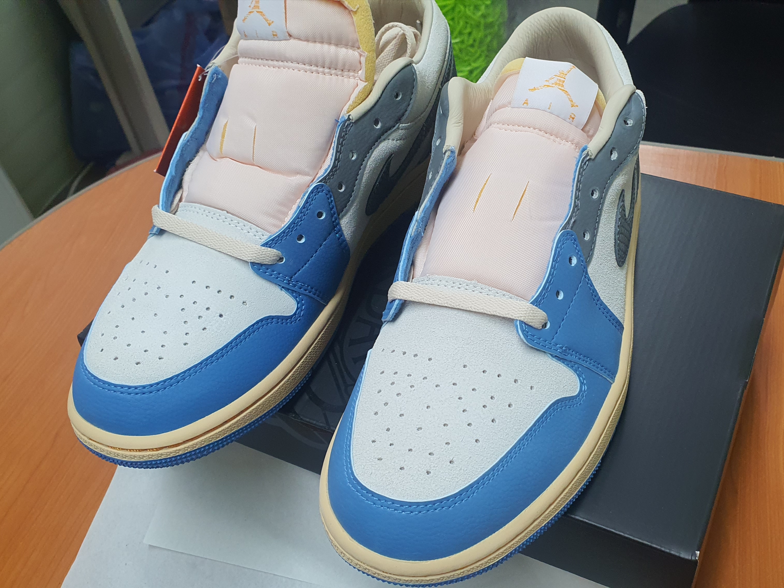 Jordan 1 Low SE Tokyo 96 착용 스타일 - 3