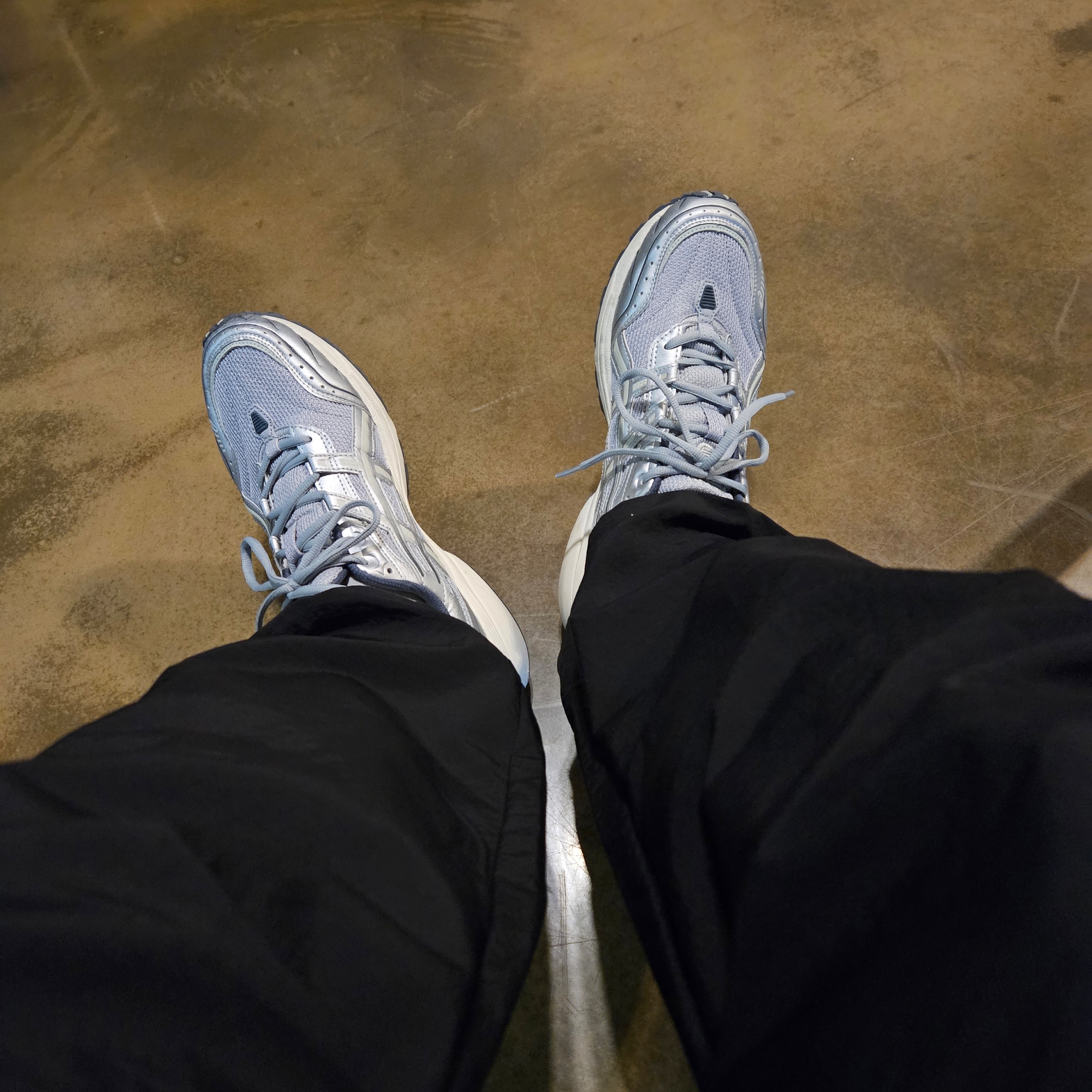 Asics Gel-1090 Piedmont Grey 착용 스타일 - 2