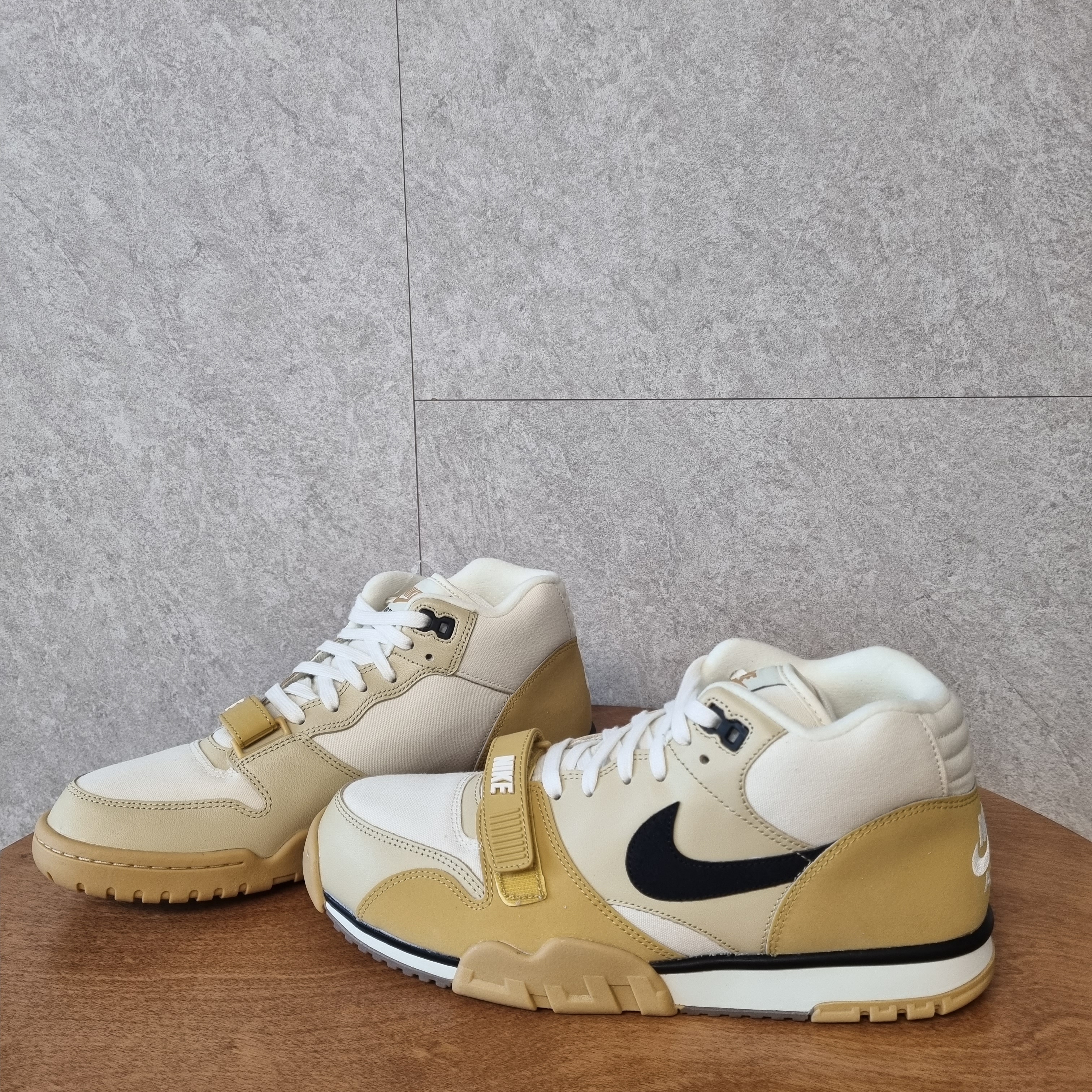 Nike Air Trainer 1 Wheat Gold 착용 스타일 - 1