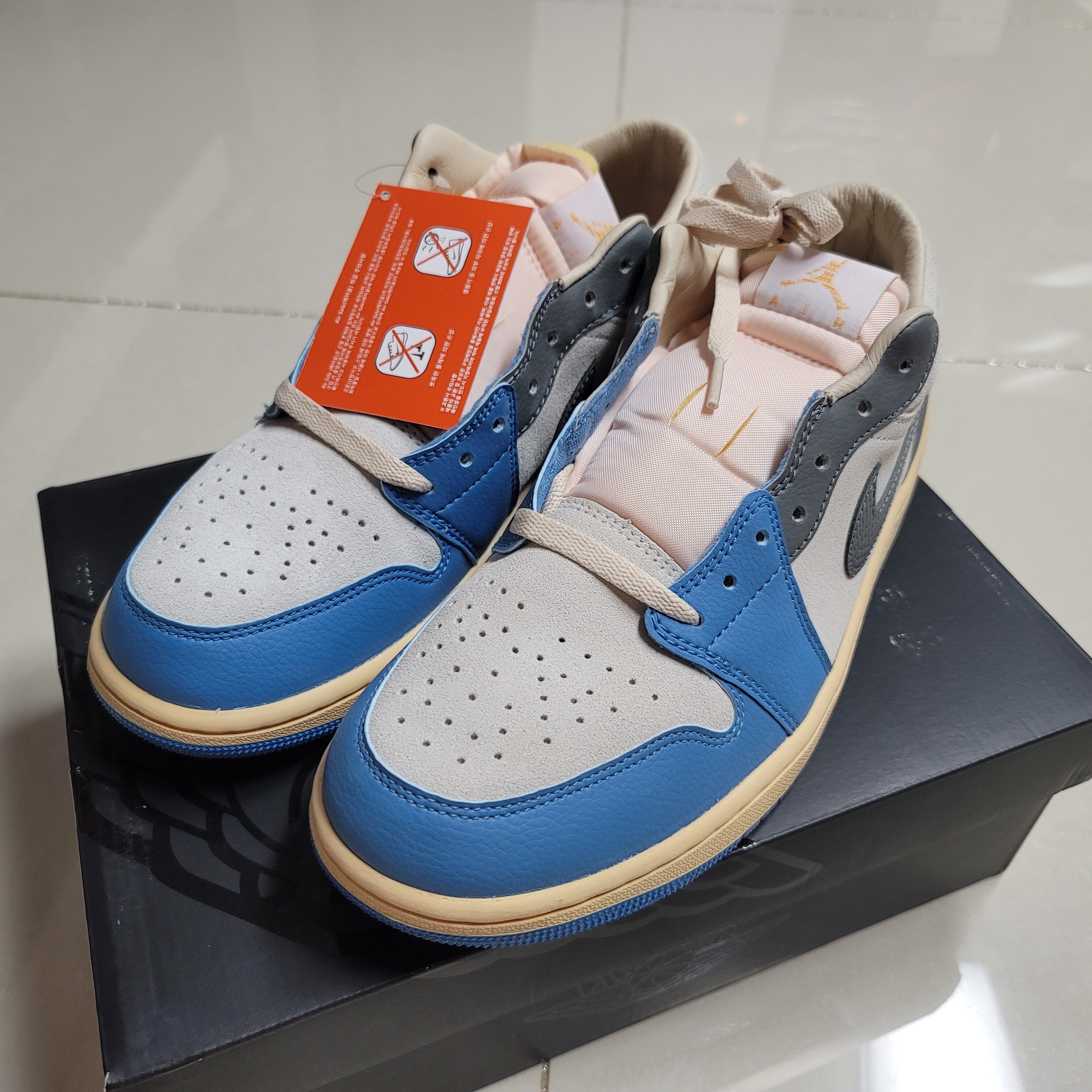 Jordan 1 Low SE Tokyo 96 착용 스타일 - 1