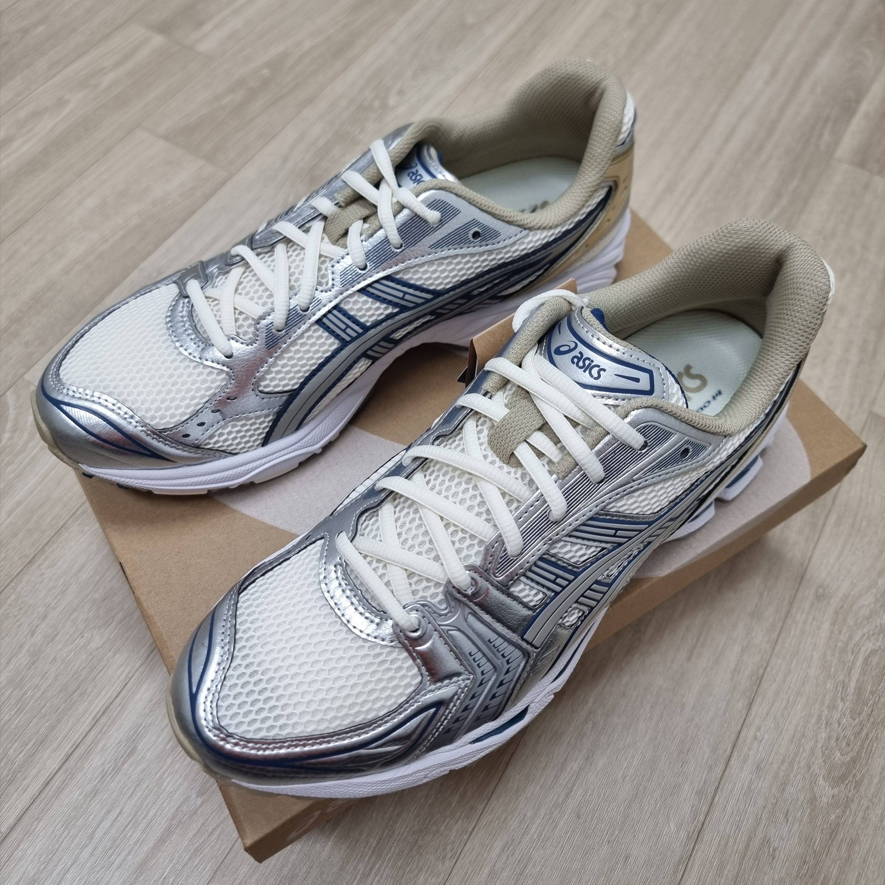 Asics Gel-Kayano 14 Cream Pure Silver 착용 스타일 - 1