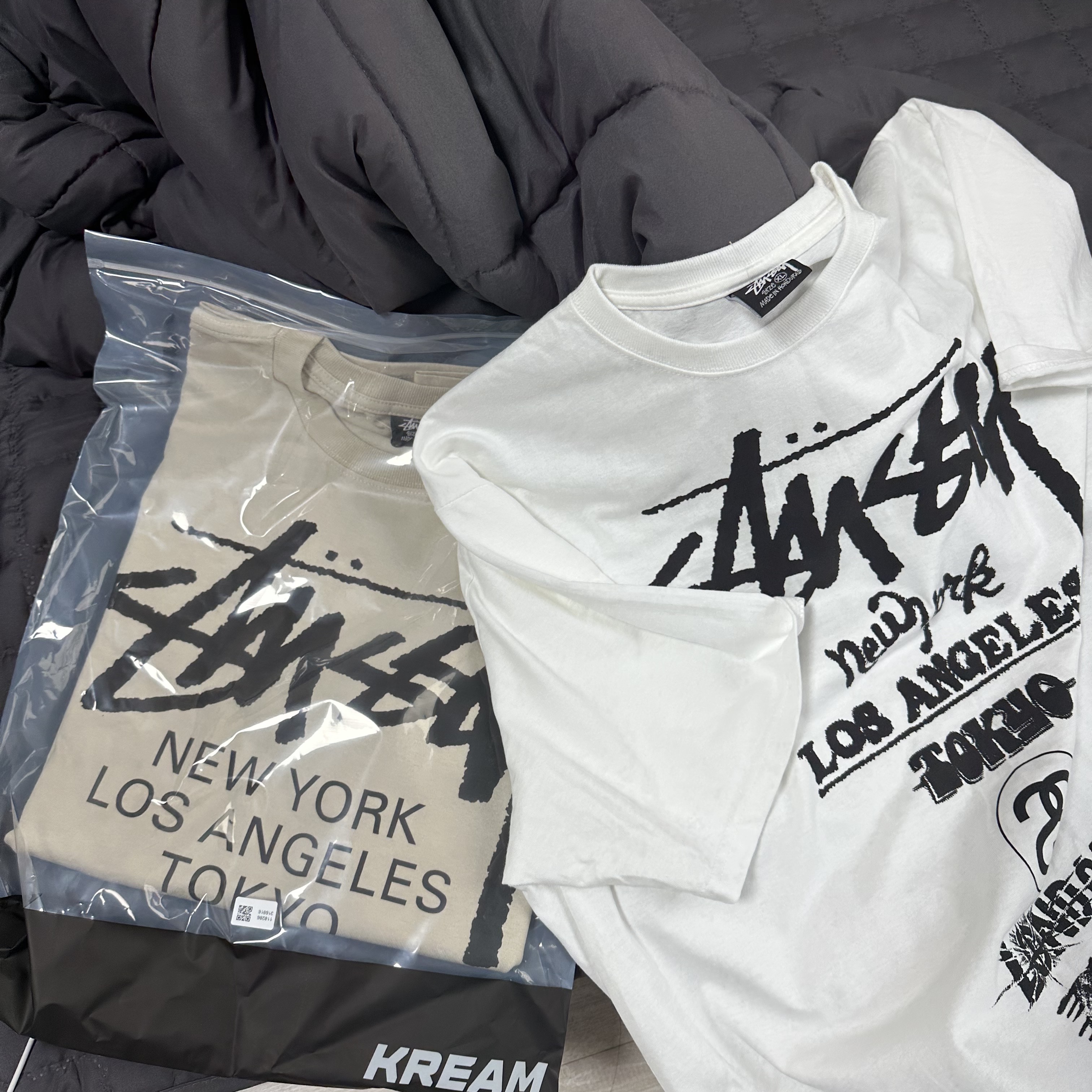 Stussy World Tour T-Shirt Smoke 착용 스타일
