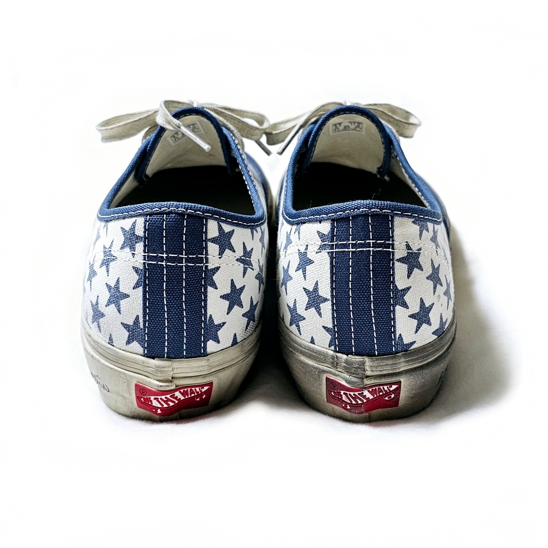 Vans Vault x Bianca Chandon Authentic LX Stressed Navy White 착용 스타일 - 4