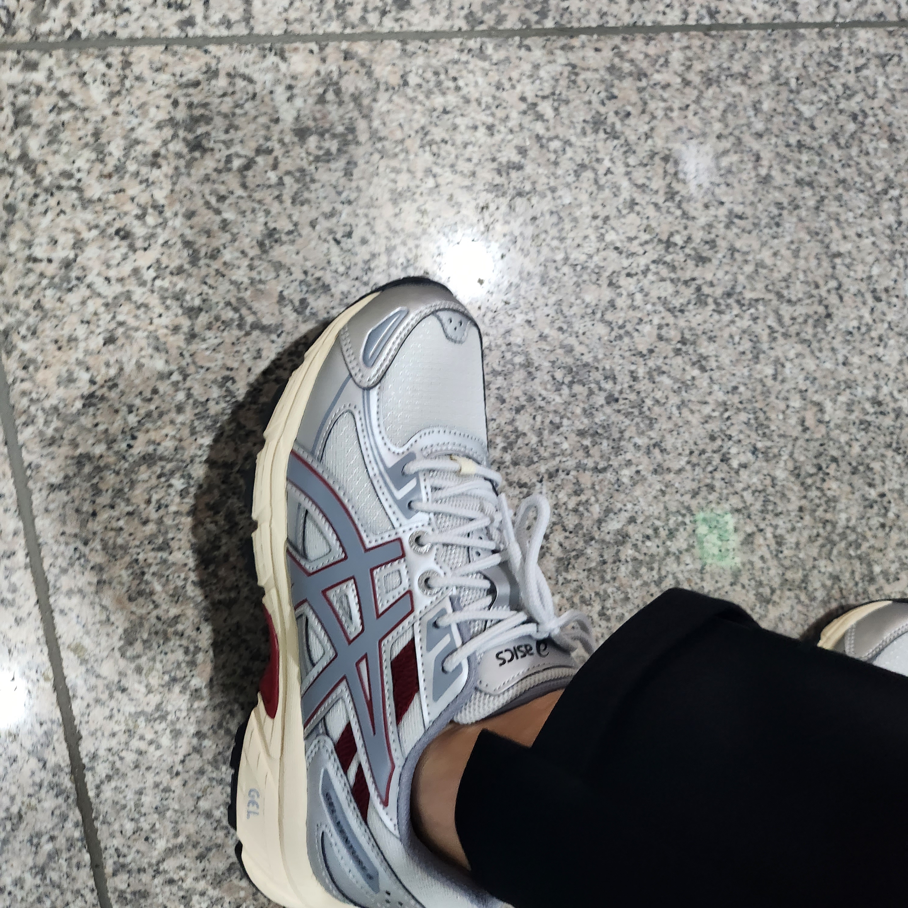 (W) Asics Gel-Venture 6 Glacier Grey Sheet Rock 착용 스타일