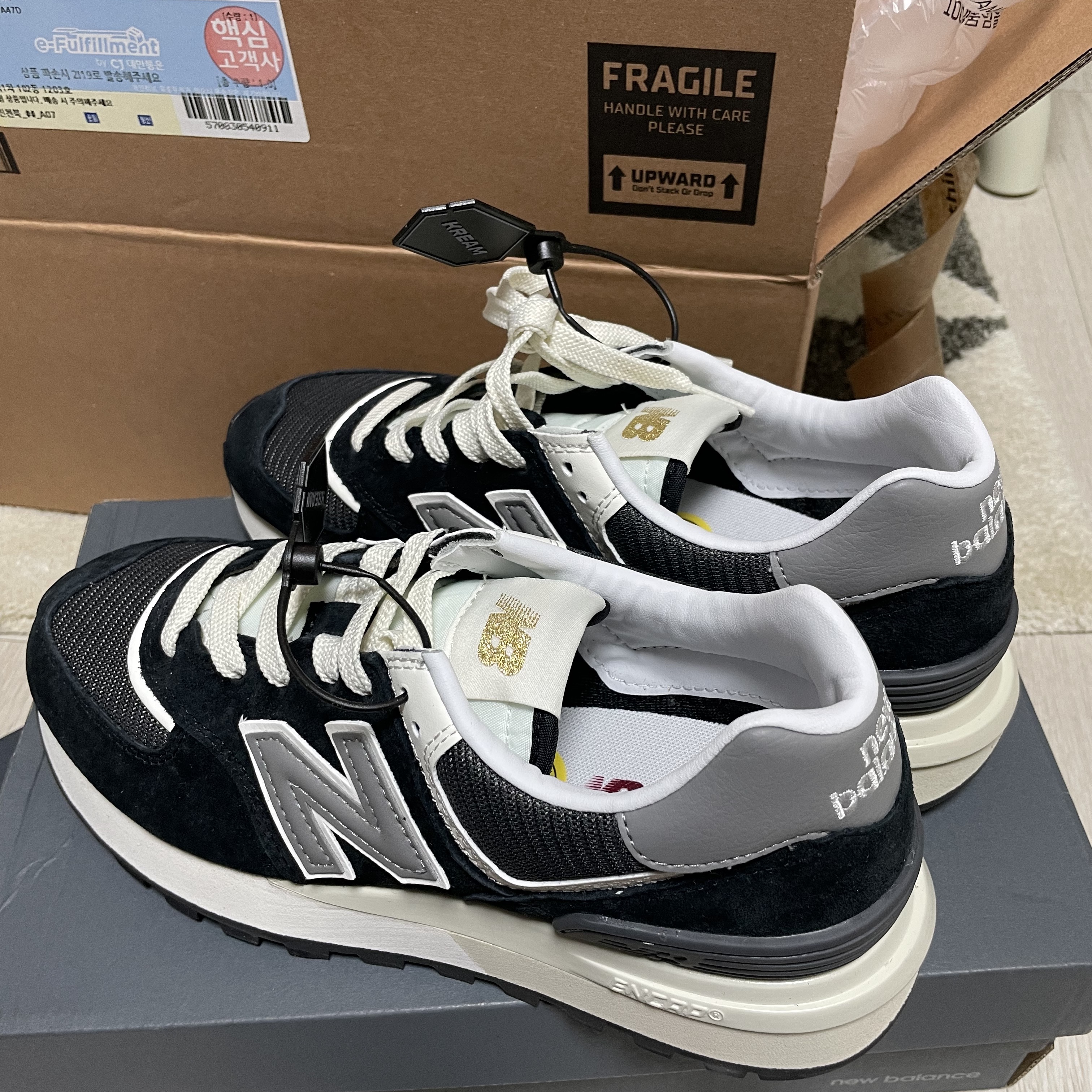 New Balance 574 Legacy Black 착용 스타일 - 2