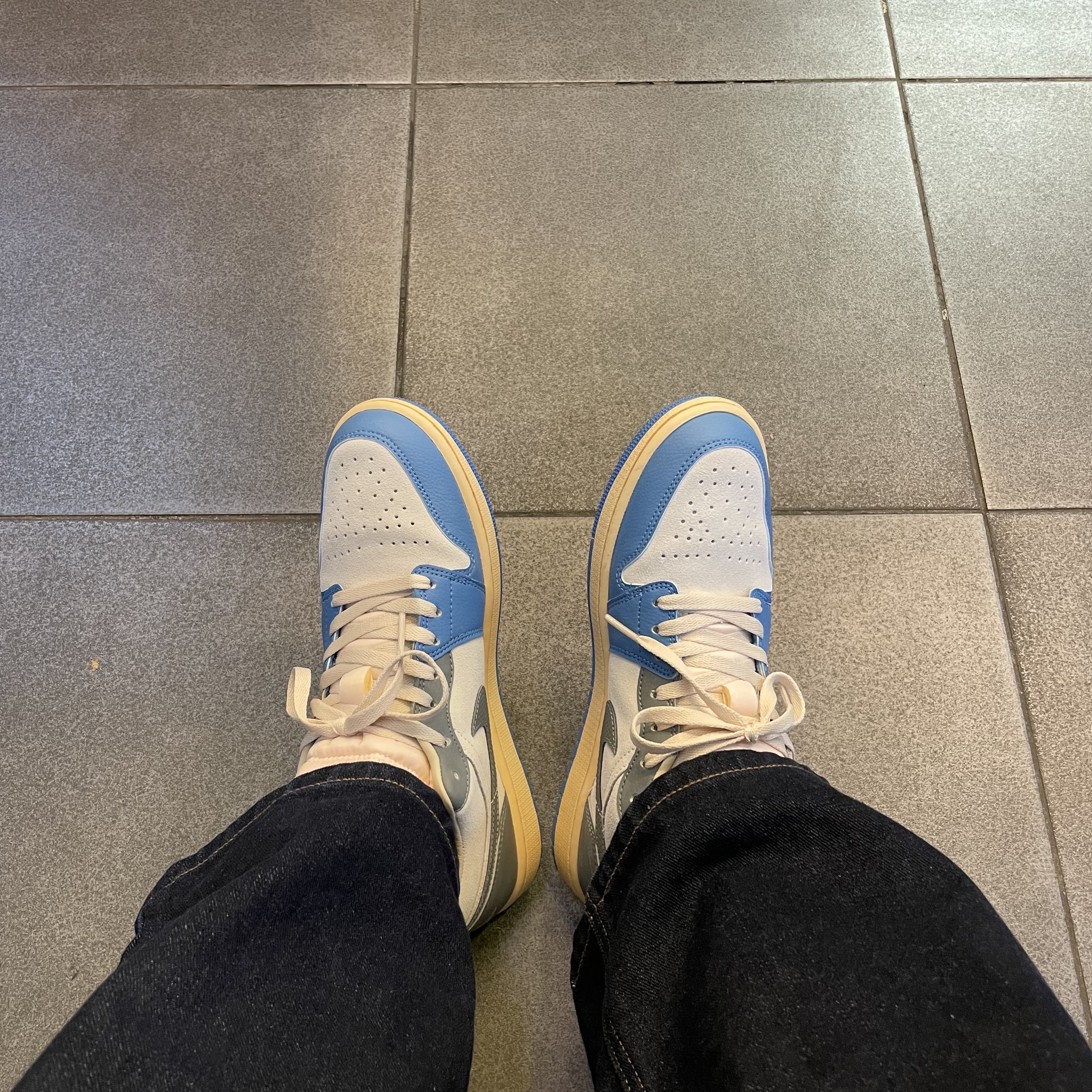 Jordan 1 Low SE Tokyo 96 착용 스타일 - 2