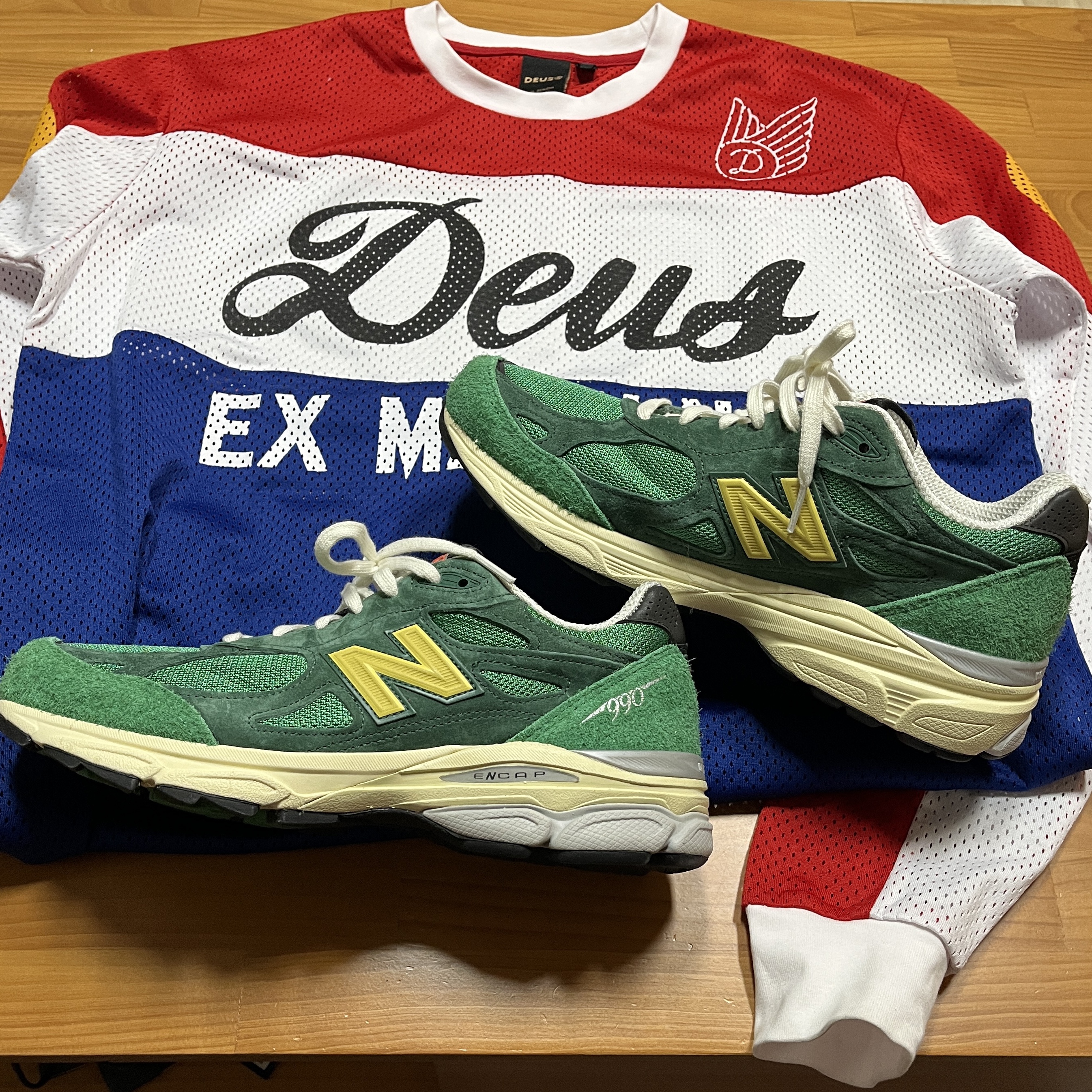 New Balance 990v3 Made in USA Kelly Green Varsity Gold 착용 스타일