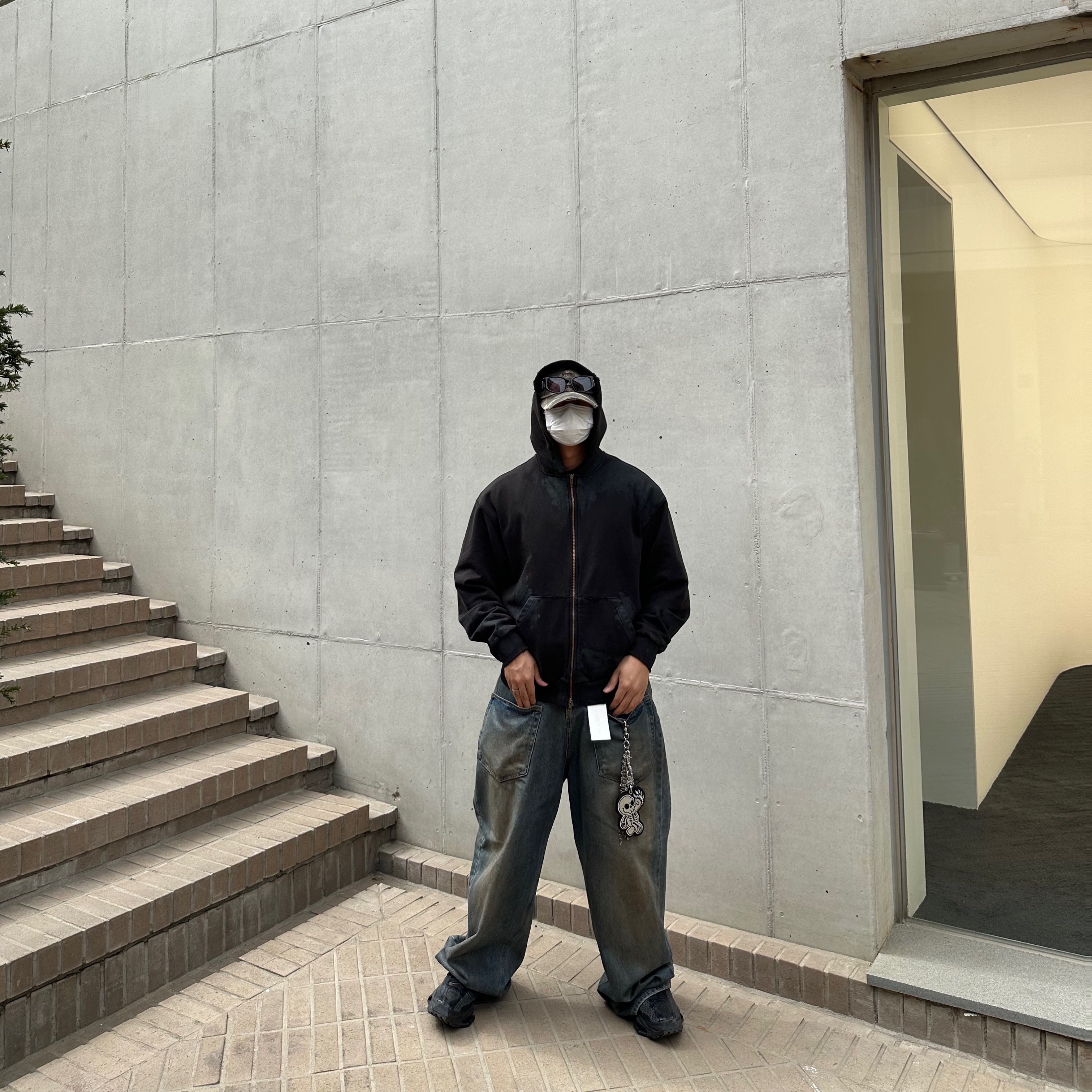 Project G/R Coated Backward Denim Pants Blue 착용 스타일