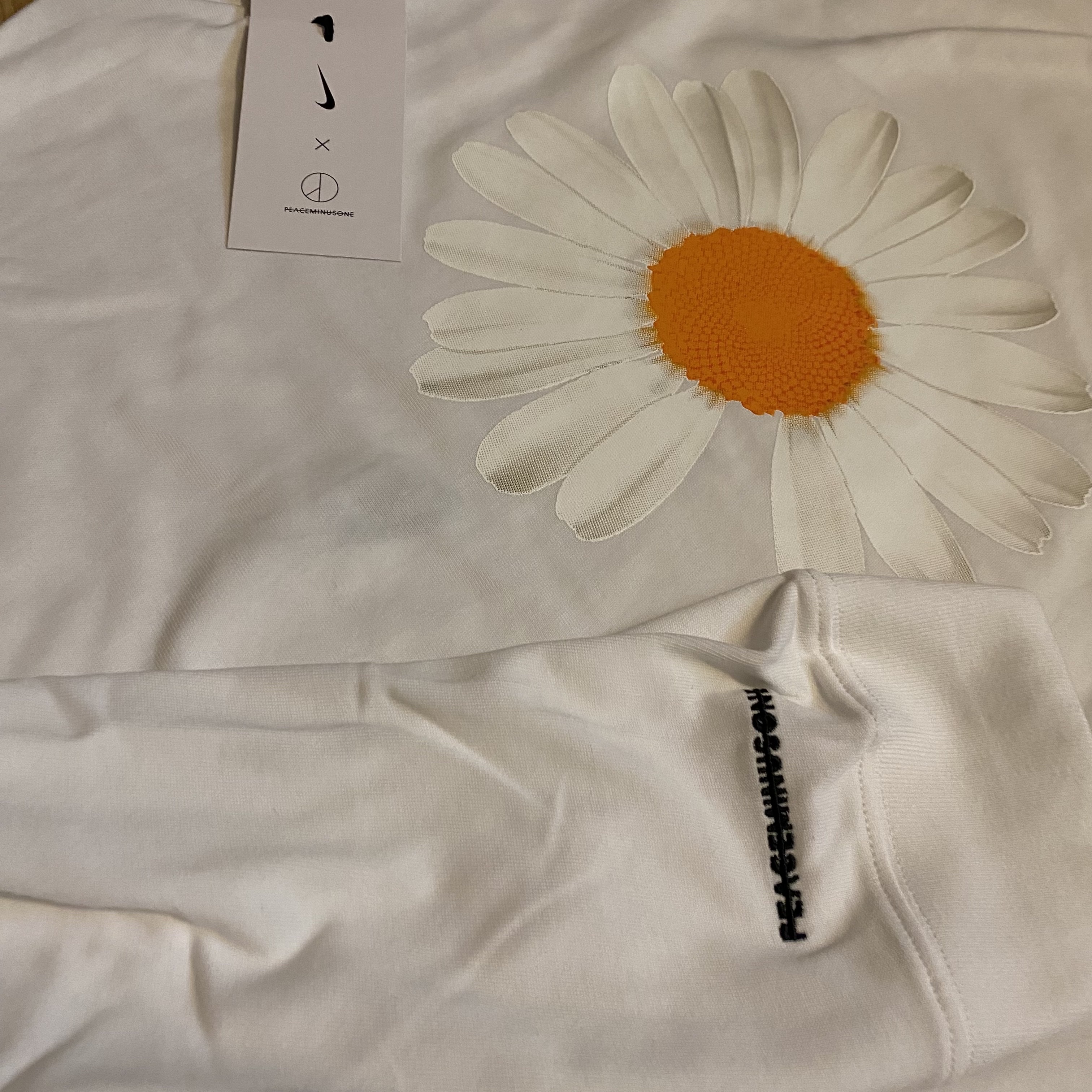 Nike x Peaceminusone LS T-Shirt White (DR0098-100) 착용 스타일