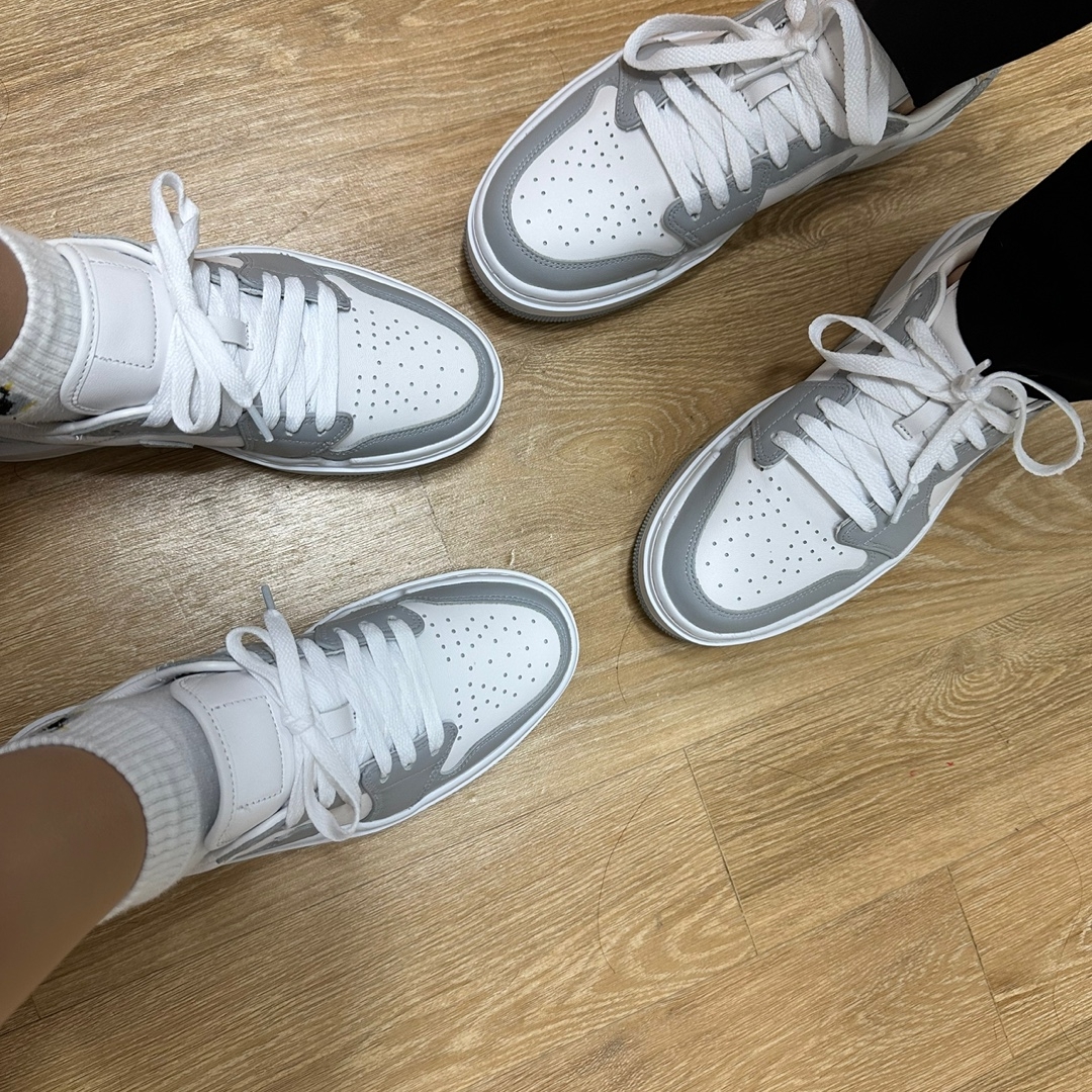 (W) Jordan 1 Elevate Low White and Wolf Grey 착용 스타일 - 2
