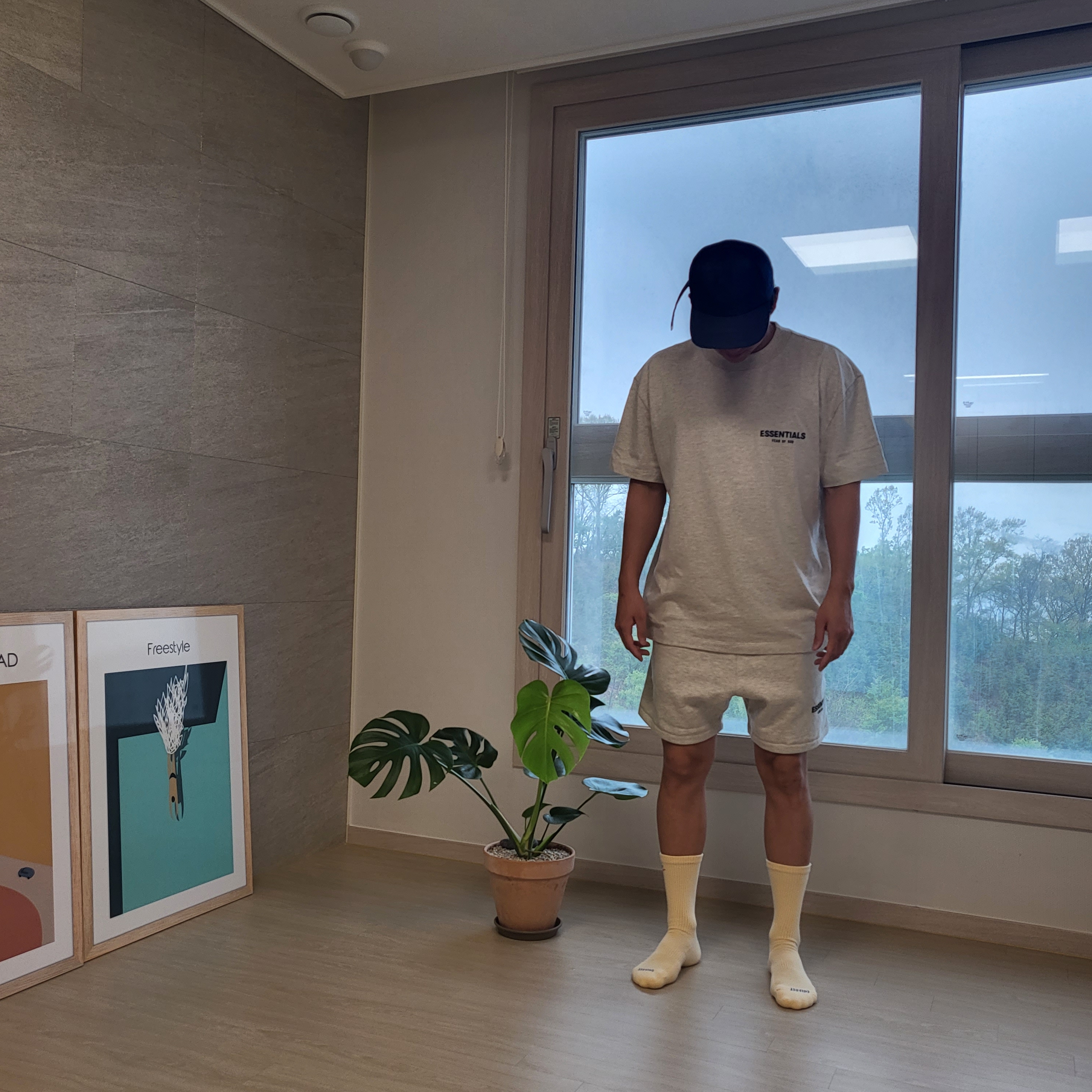 Essentials The Core Collection Sweatshorts Light Oatmeal 착용 스타일 - 2