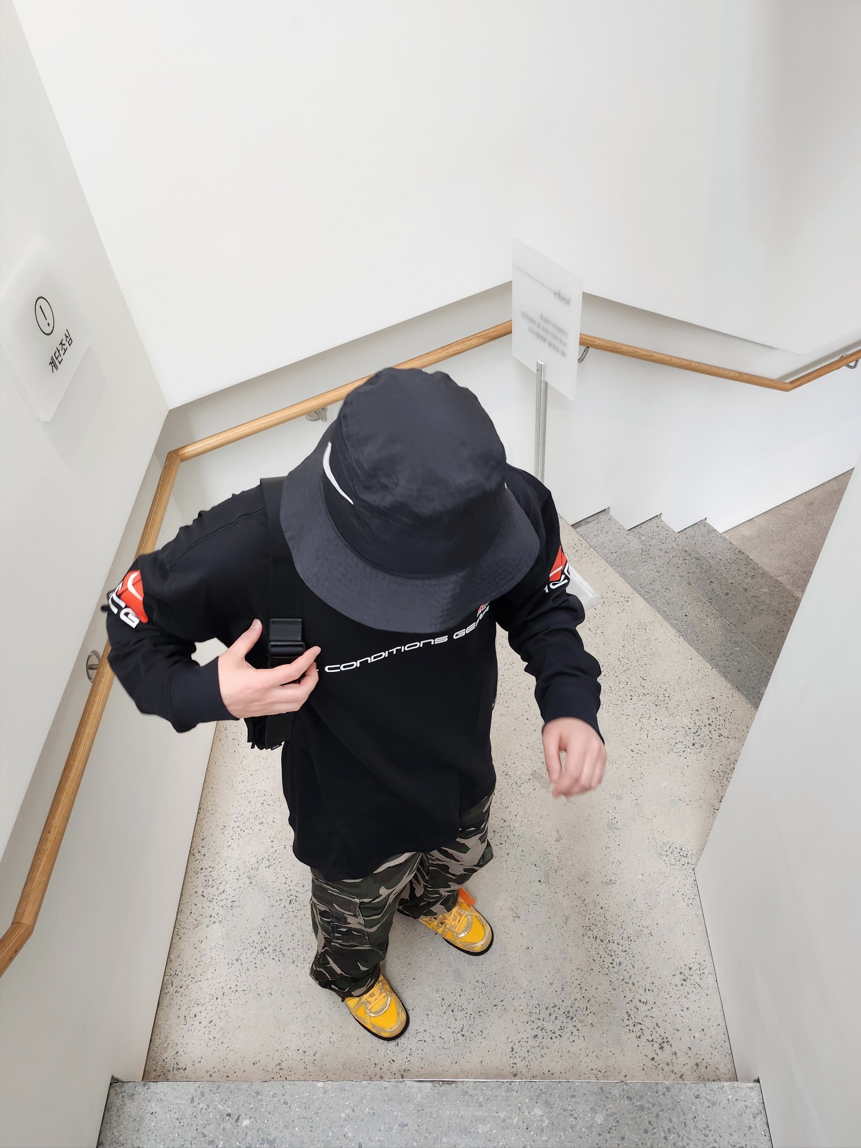 Nike NRG ACG SSNL Lungs Long Sleeve T-Shirt Black - US/EU, Nike x Off-White Air Rubber Dunk University Gold 착용 스타일 - 2
