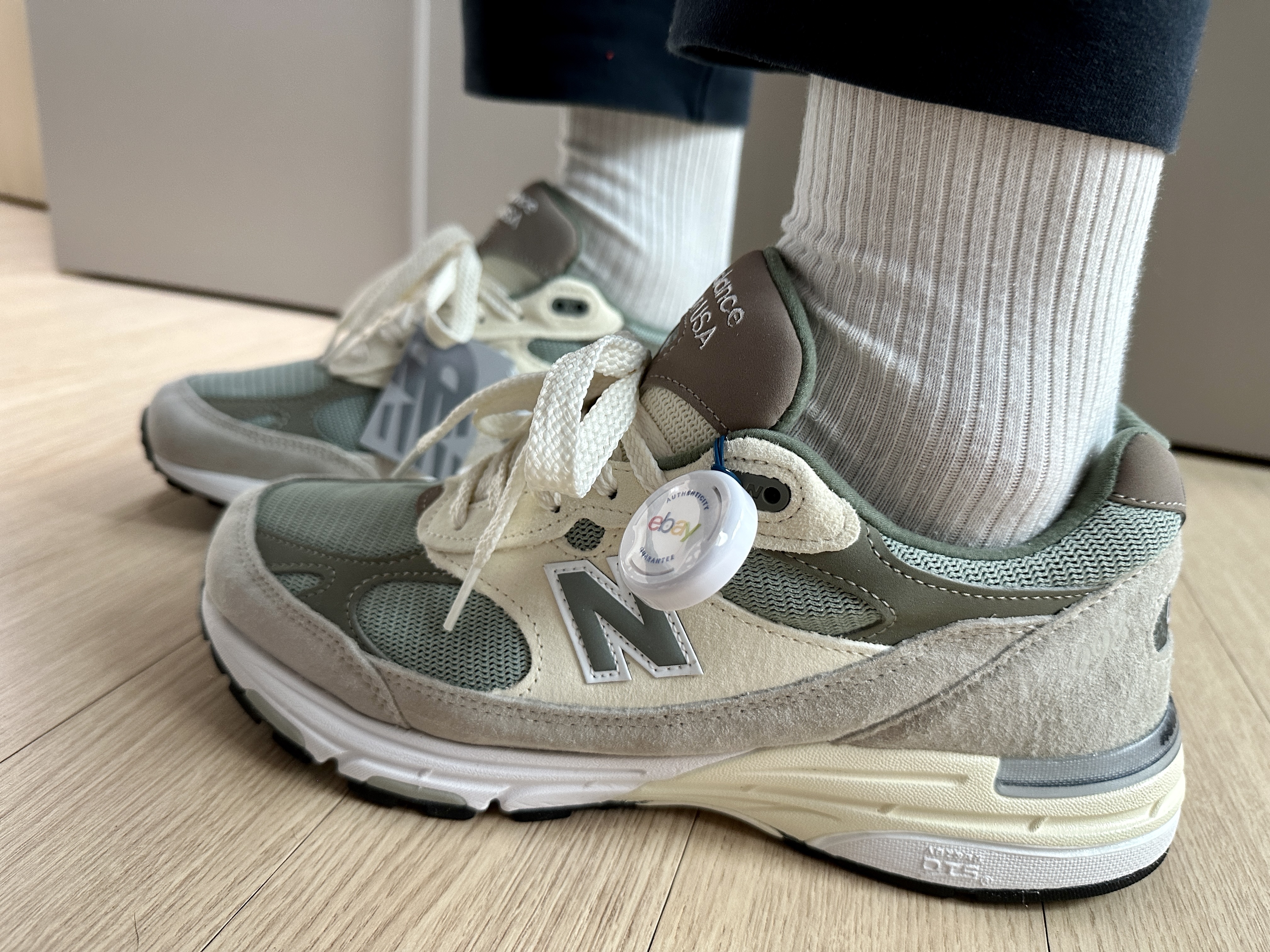 New Balance x Kith 993 Made in USA Peyote 착용 스타일 - 3