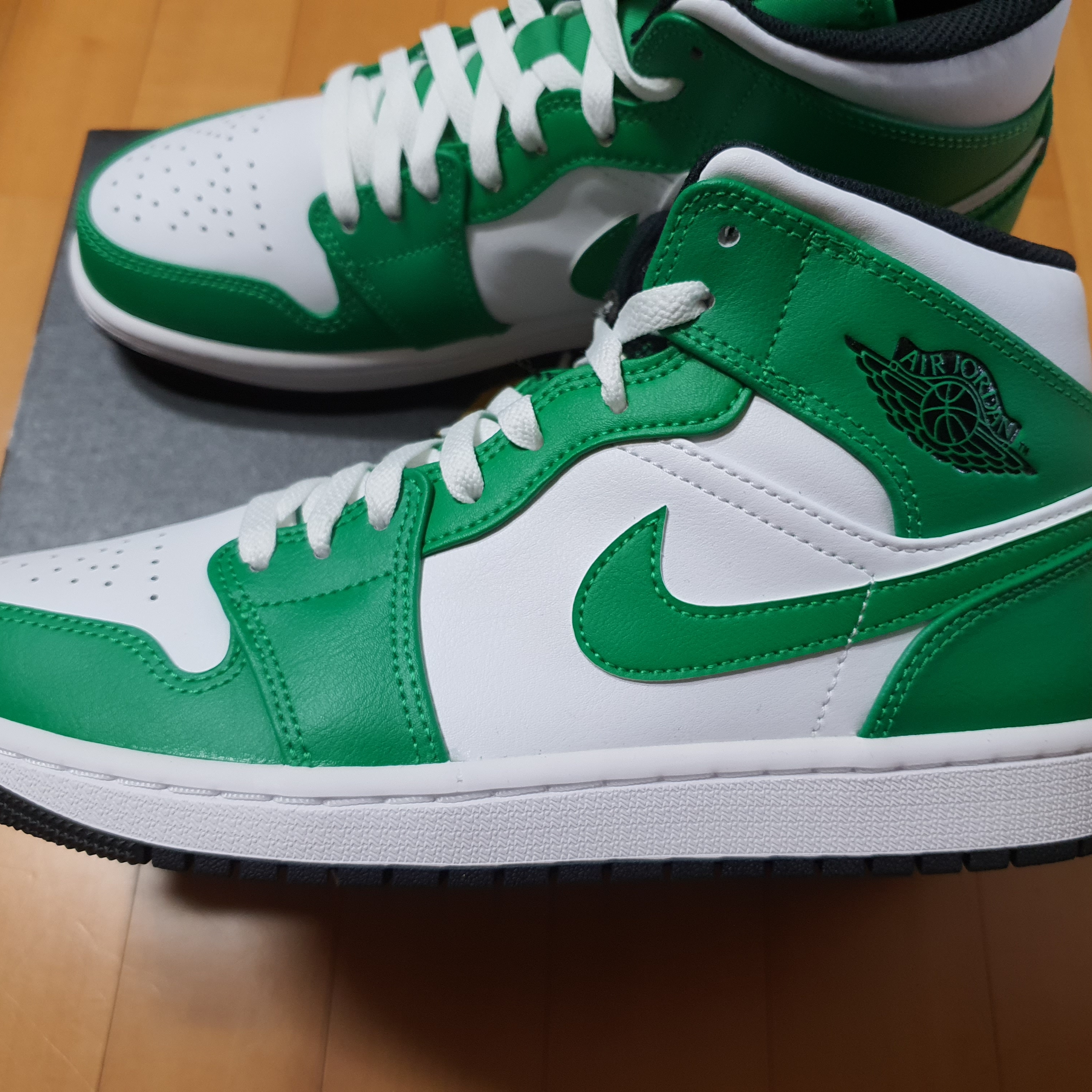 Jordan 1 Mid Lucky Green 착용 스타일 - 2