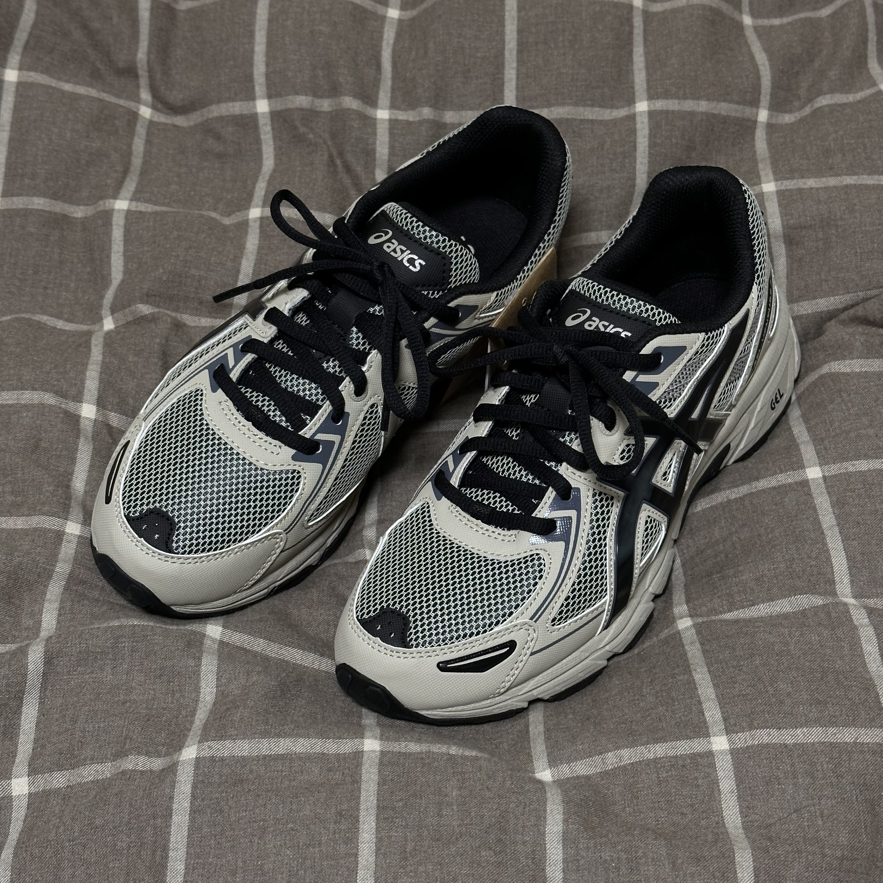Asics Gel-Venture 6 Feather Grey Black 착용 스타일 - 1