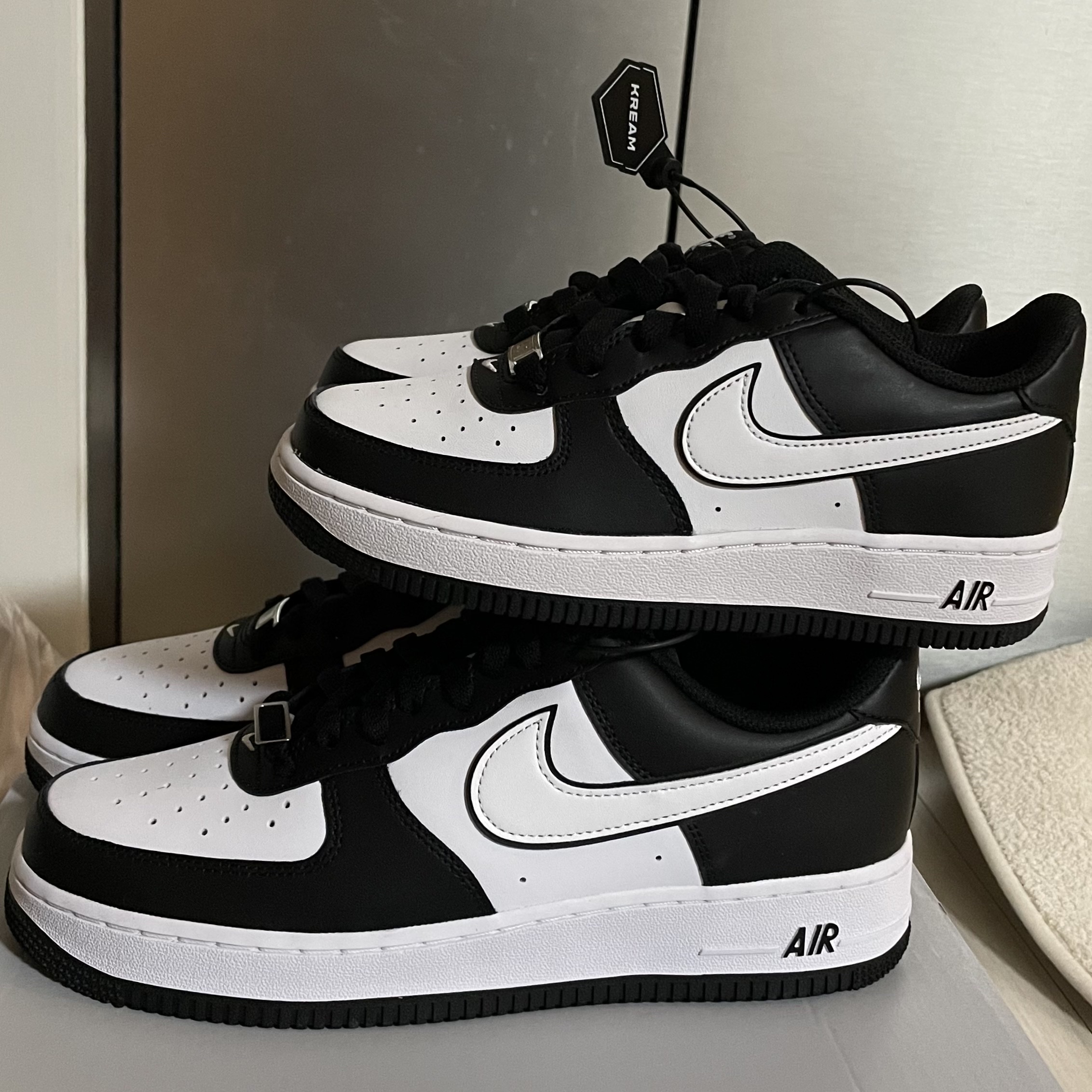 (GS) Nike Air Force 1 LV8 2 Black White, Nike Air Force 1 '07 Black White 착용 스타일