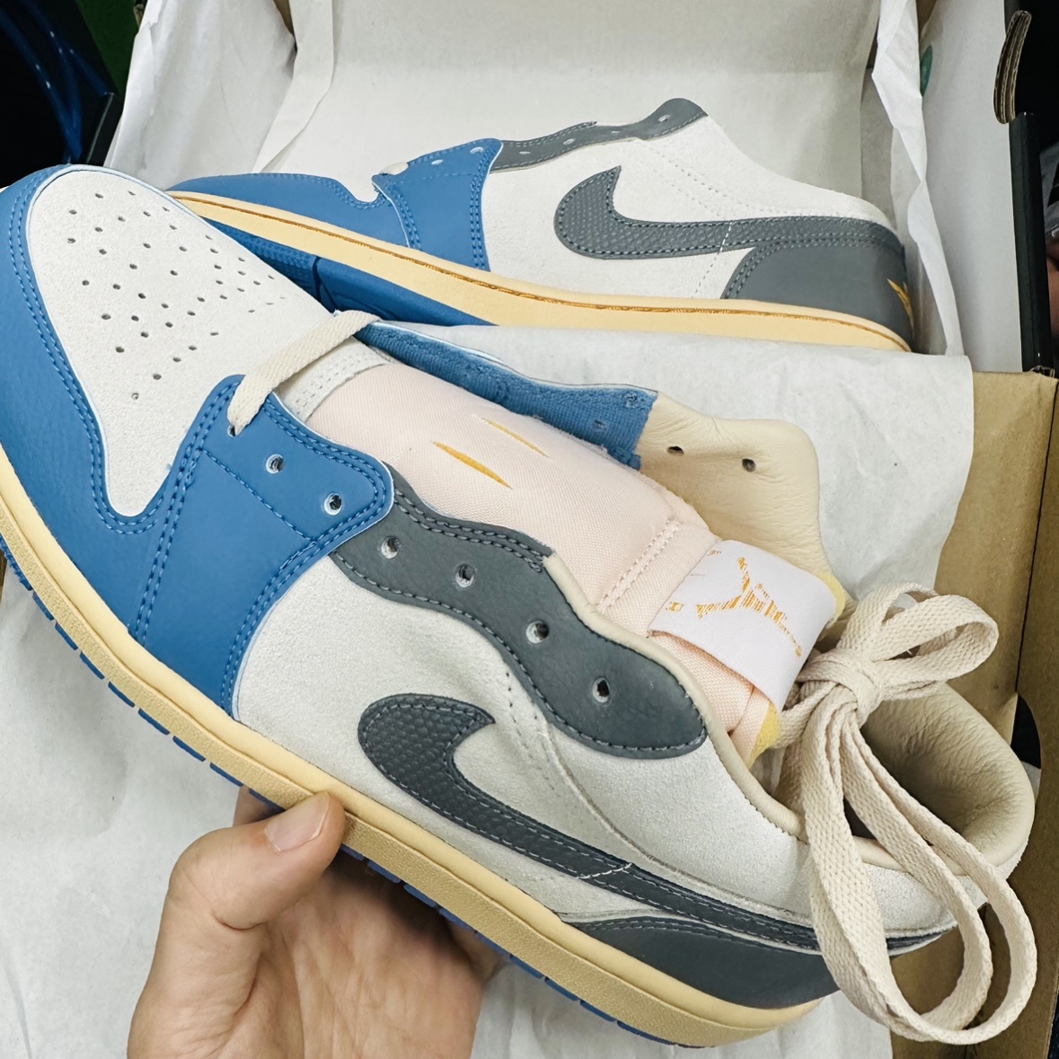Jordan 1 Low SE Tokyo 96 착용 스타일 - 2