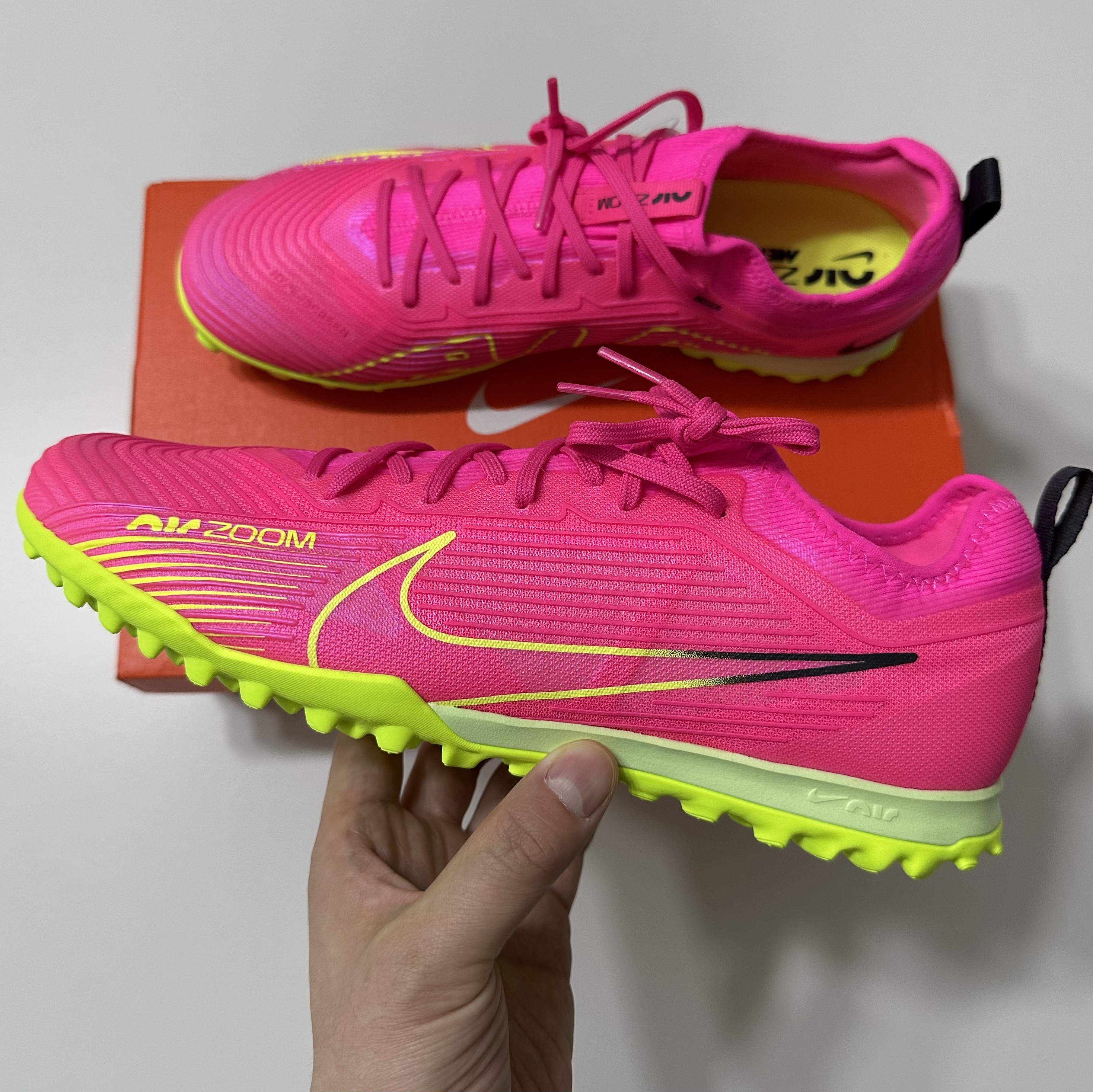 Nike Zoom Mercurial Vapor 15 Pro TF Pink Blast Volt 착용 스타일