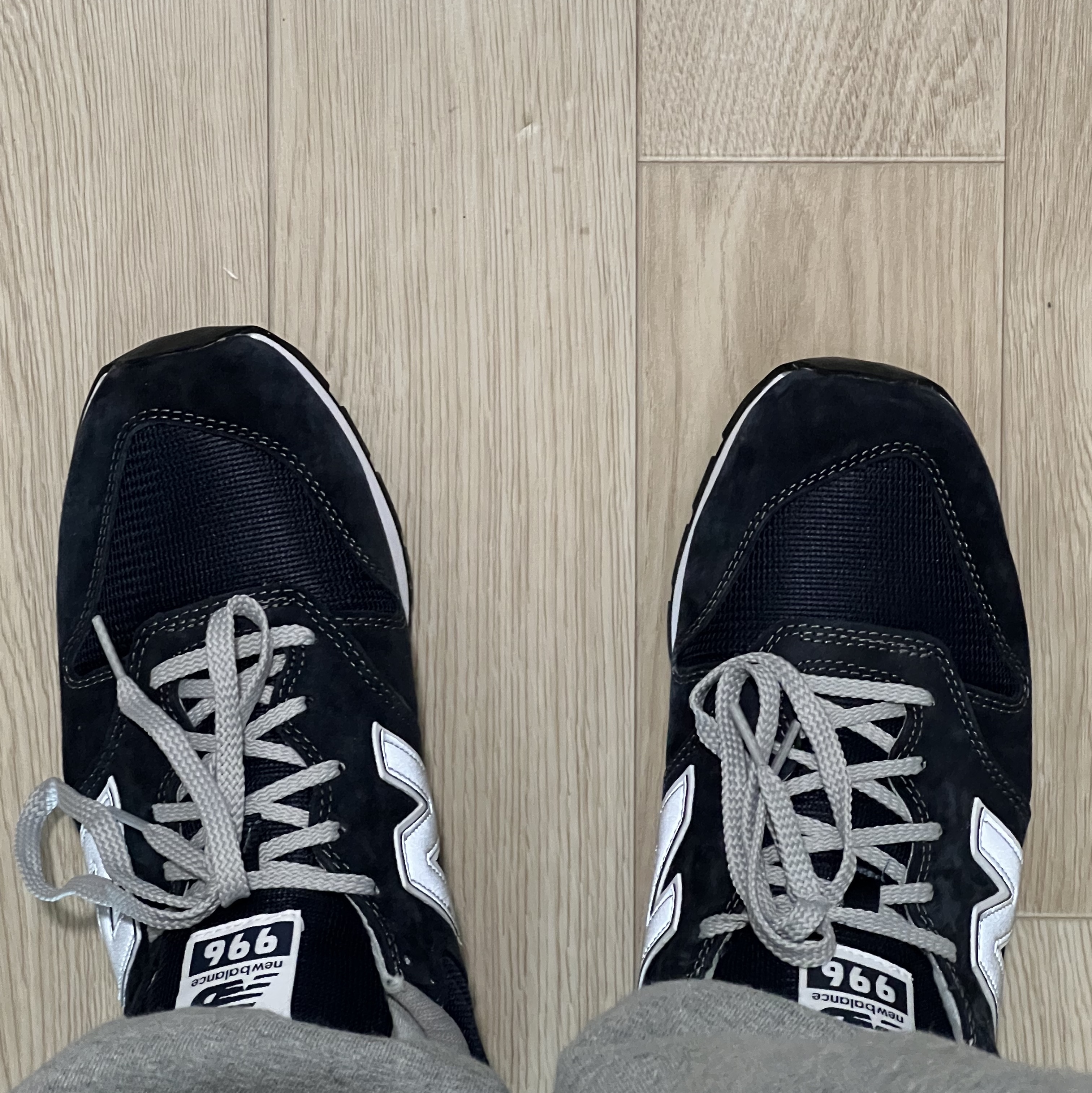 New Balance 996 Navy Silver 착용 스타일 - 2