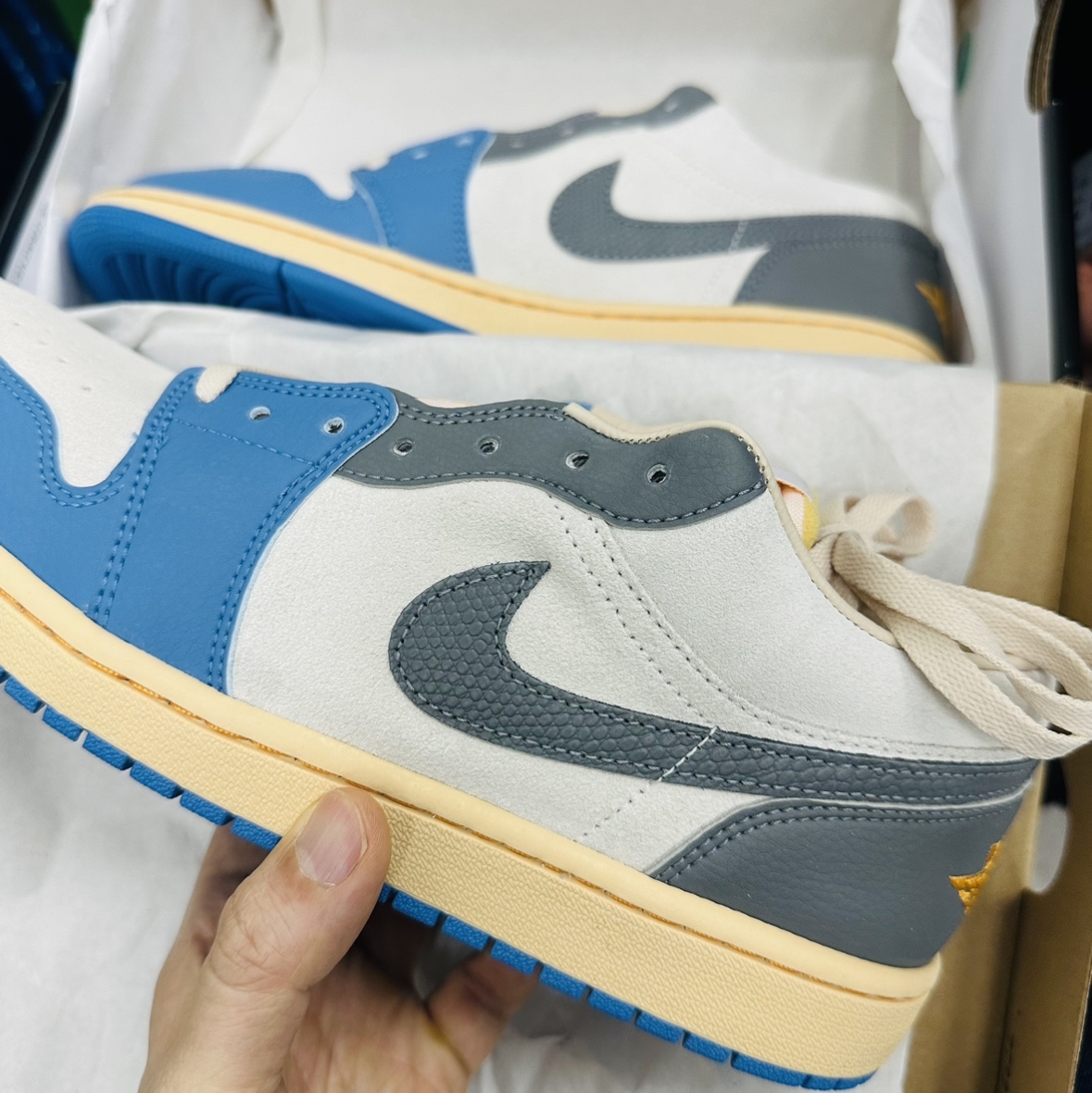 Jordan 1 Low SE Tokyo 96 착용 스타일 - 1