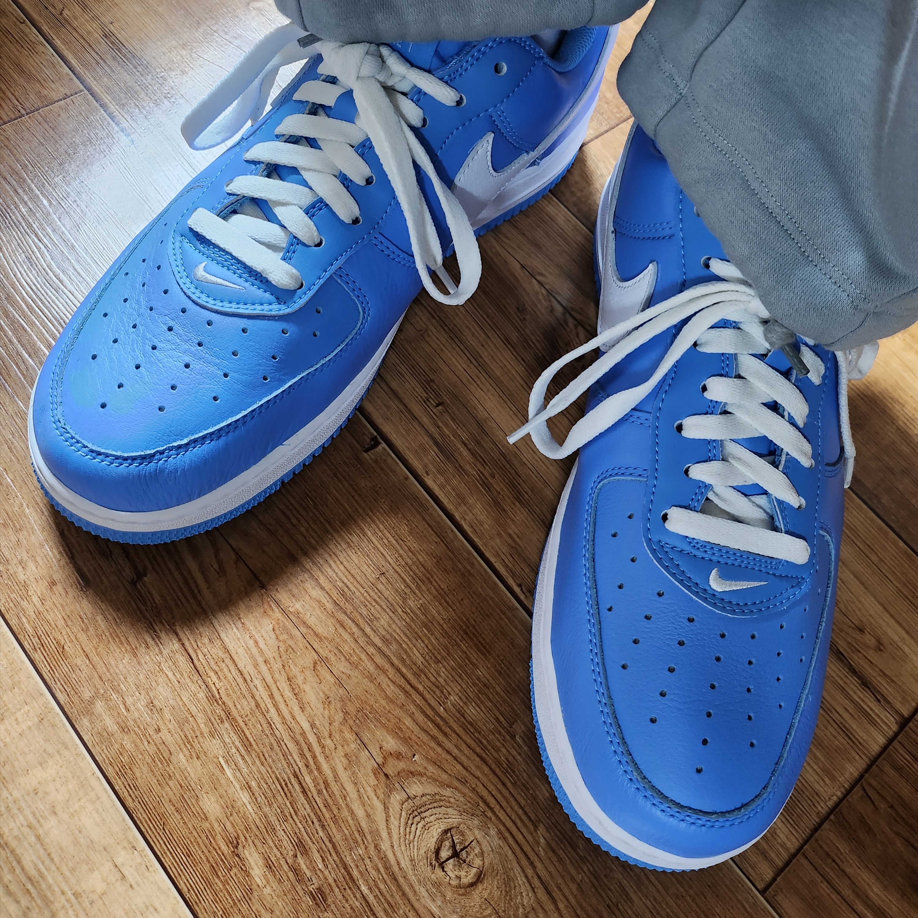 Nike Air Force 1 Low Retro Color of the Month University Blue 착용 스타일