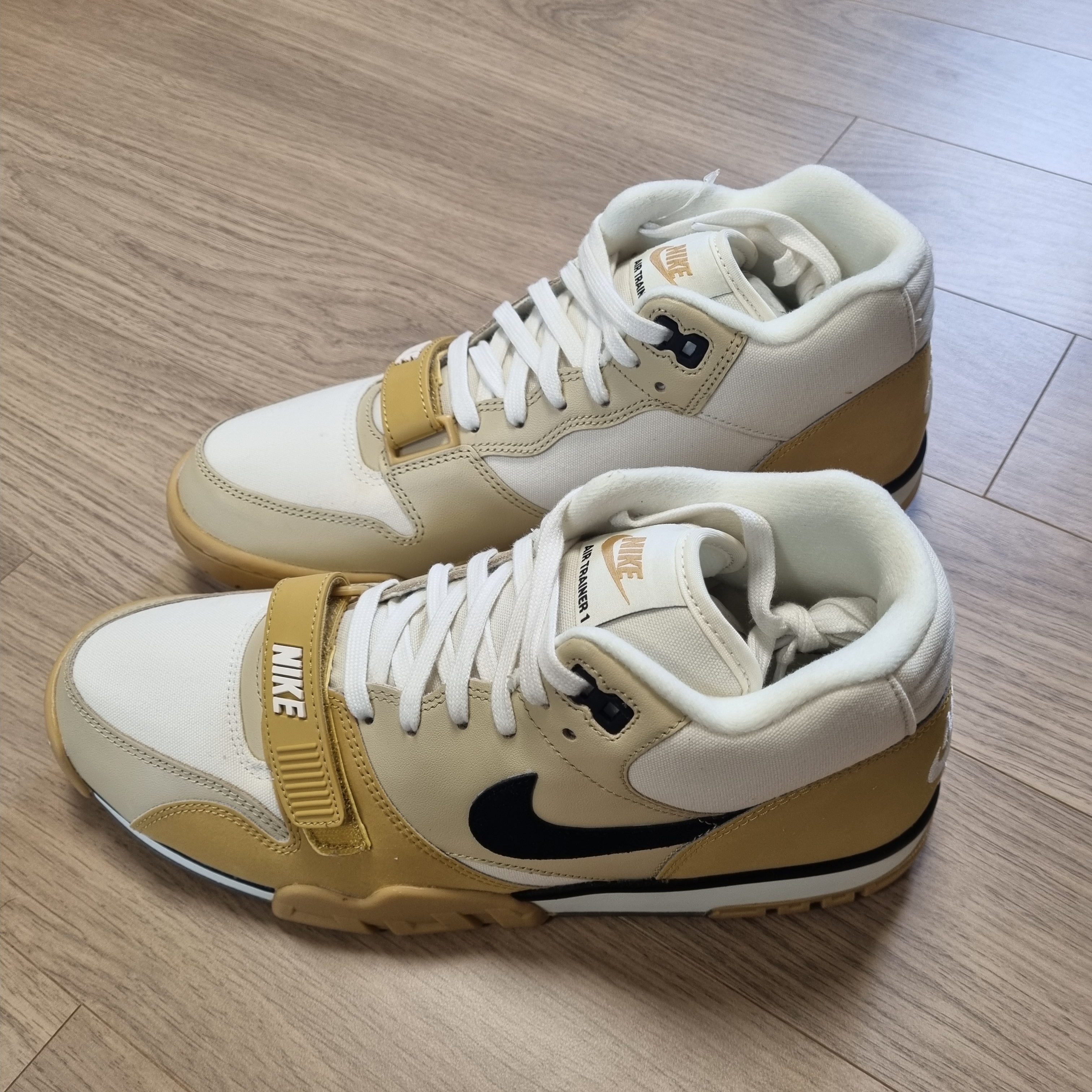 Nike Air Trainer 1 Wheat Gold 착용 스타일