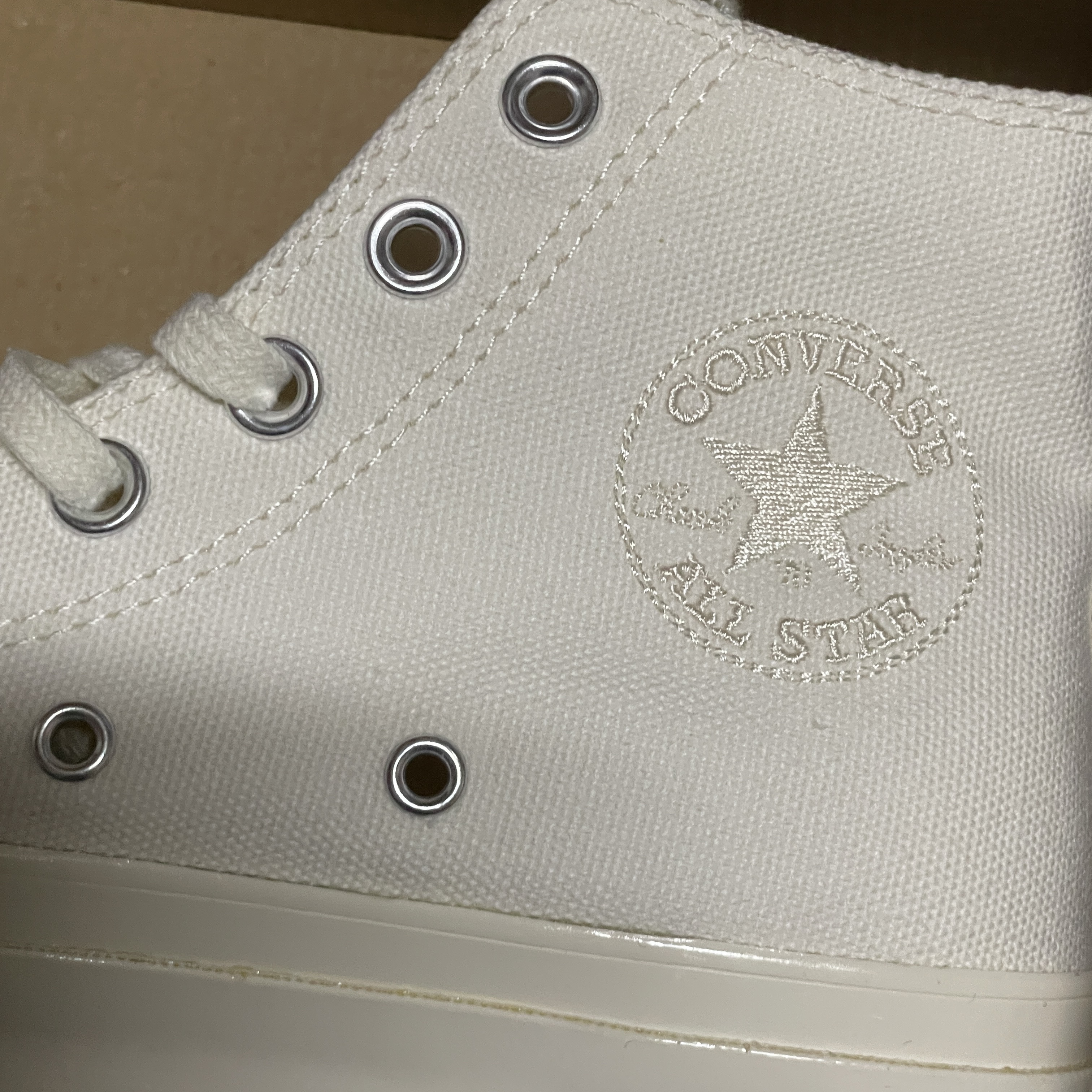 Converse x Devin Booker Chuck 70 High Egret 착용 스타일 - 3