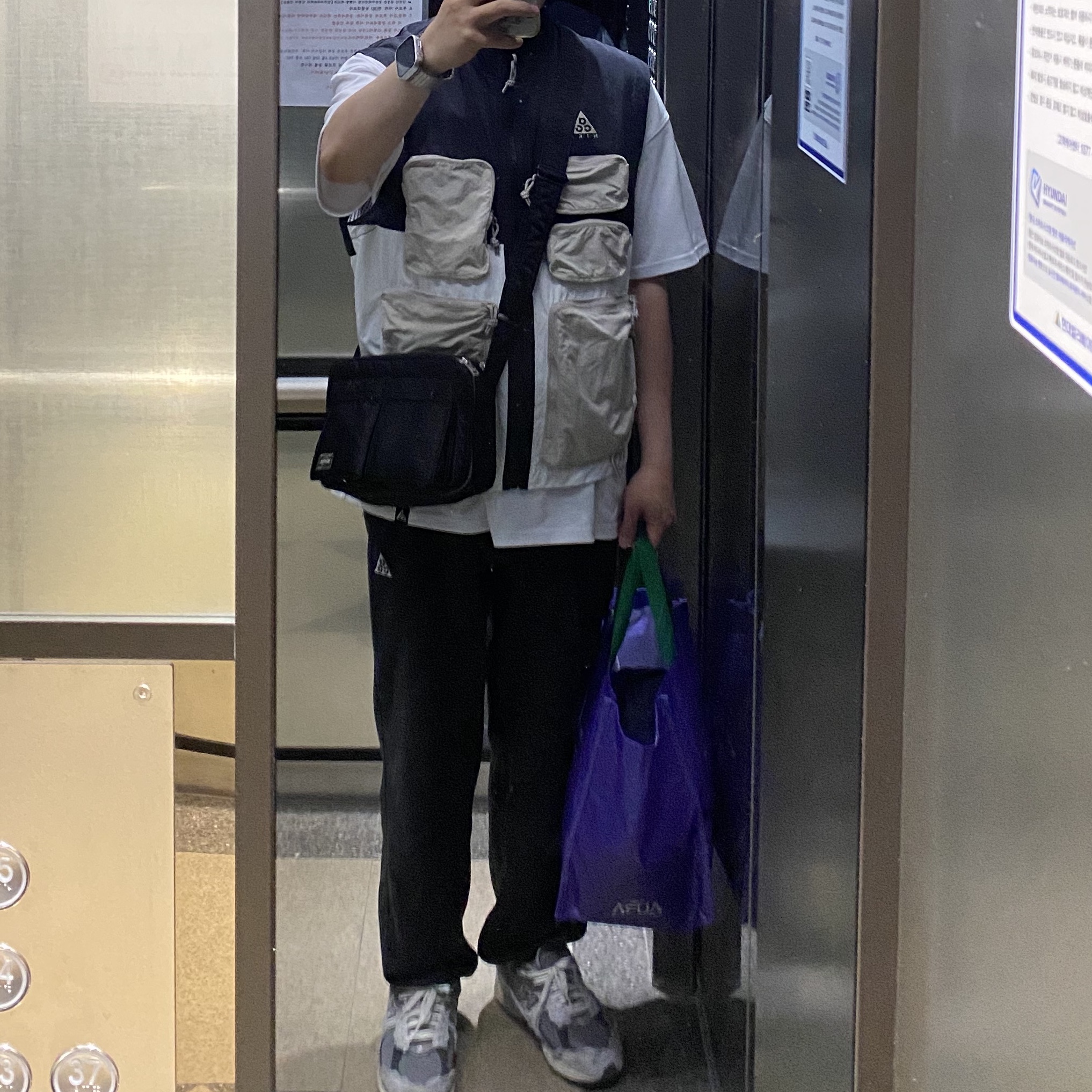 Nike ACG Utility Vest Black Summit White - Asia, Porter Tanker Shoulder Bag S Black 착용 스타일