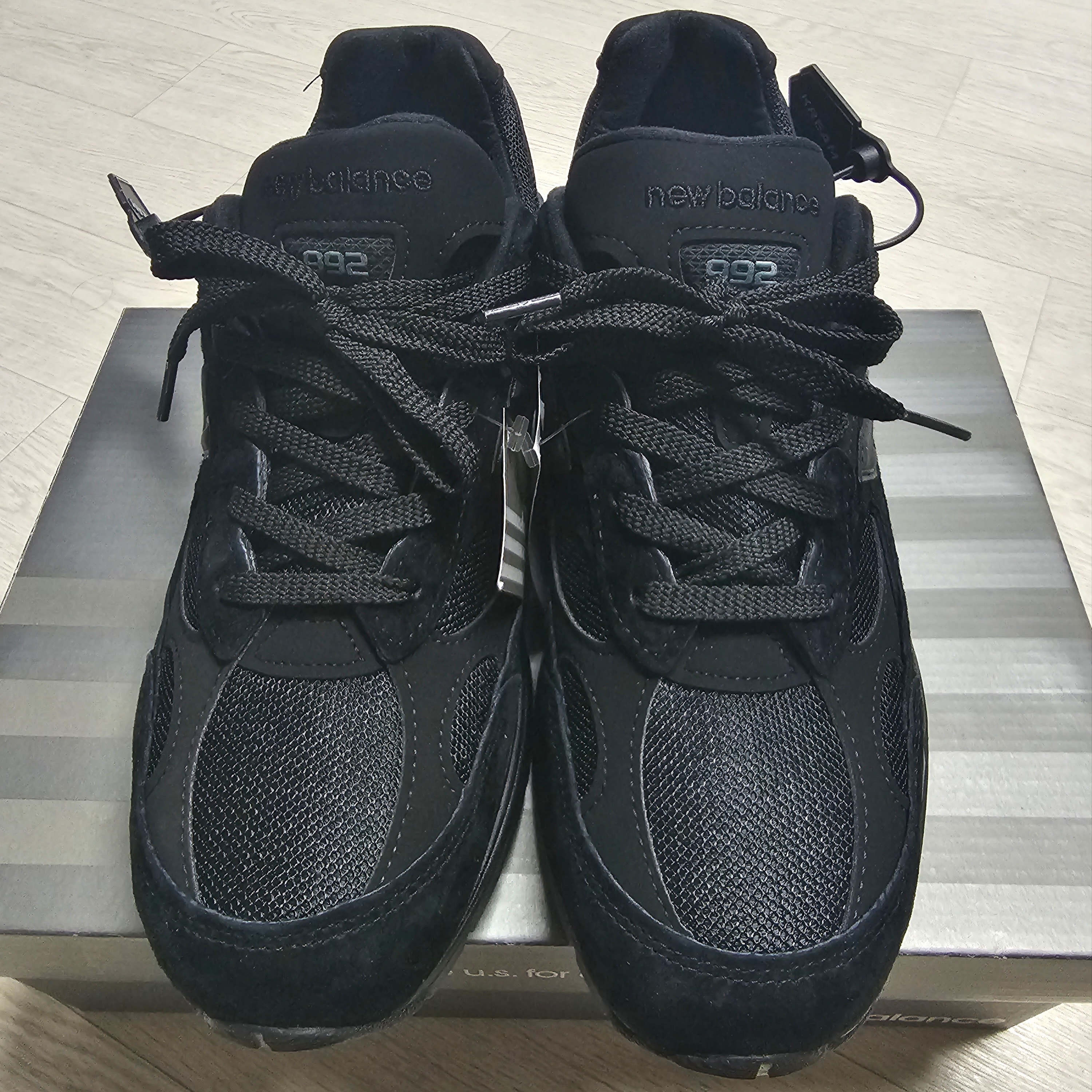 New Balance 992 Made in USA Triple Black 착용 스타일 - 3