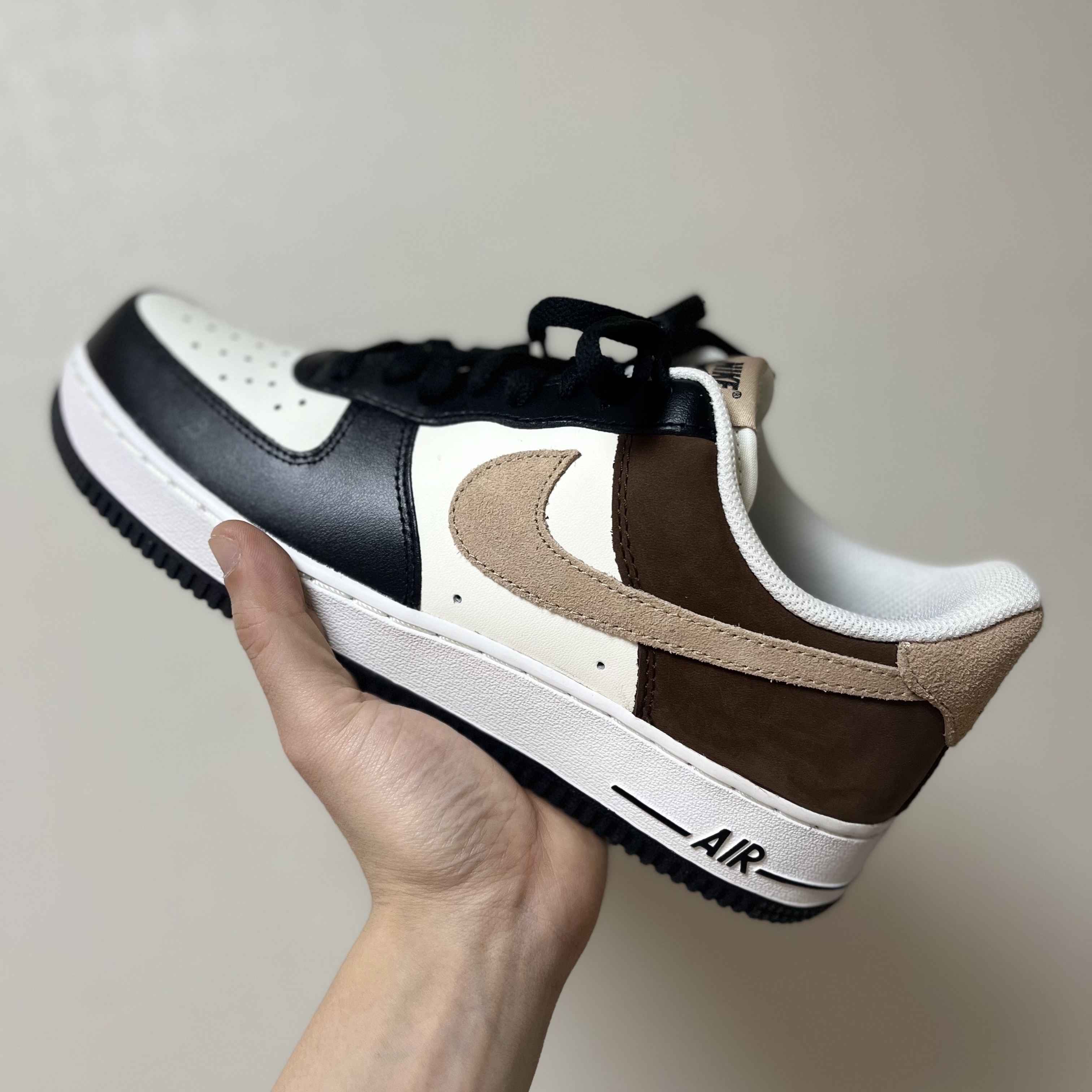 Nike Air Force 1 '07 Brown Sail 착용 스타일