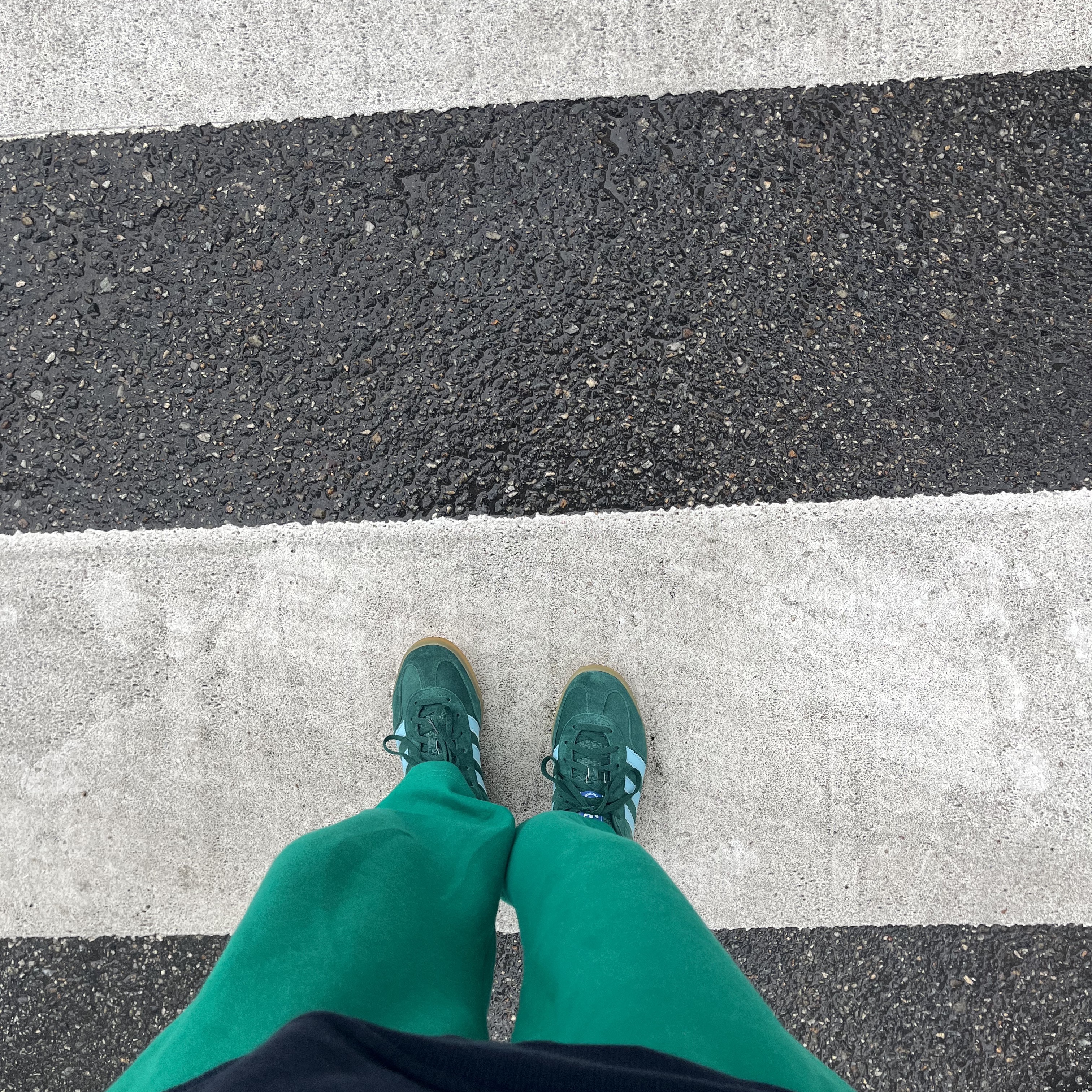 Adidas Gazelle Indoor Collegiate Green Hazy Sky 착용 스타일