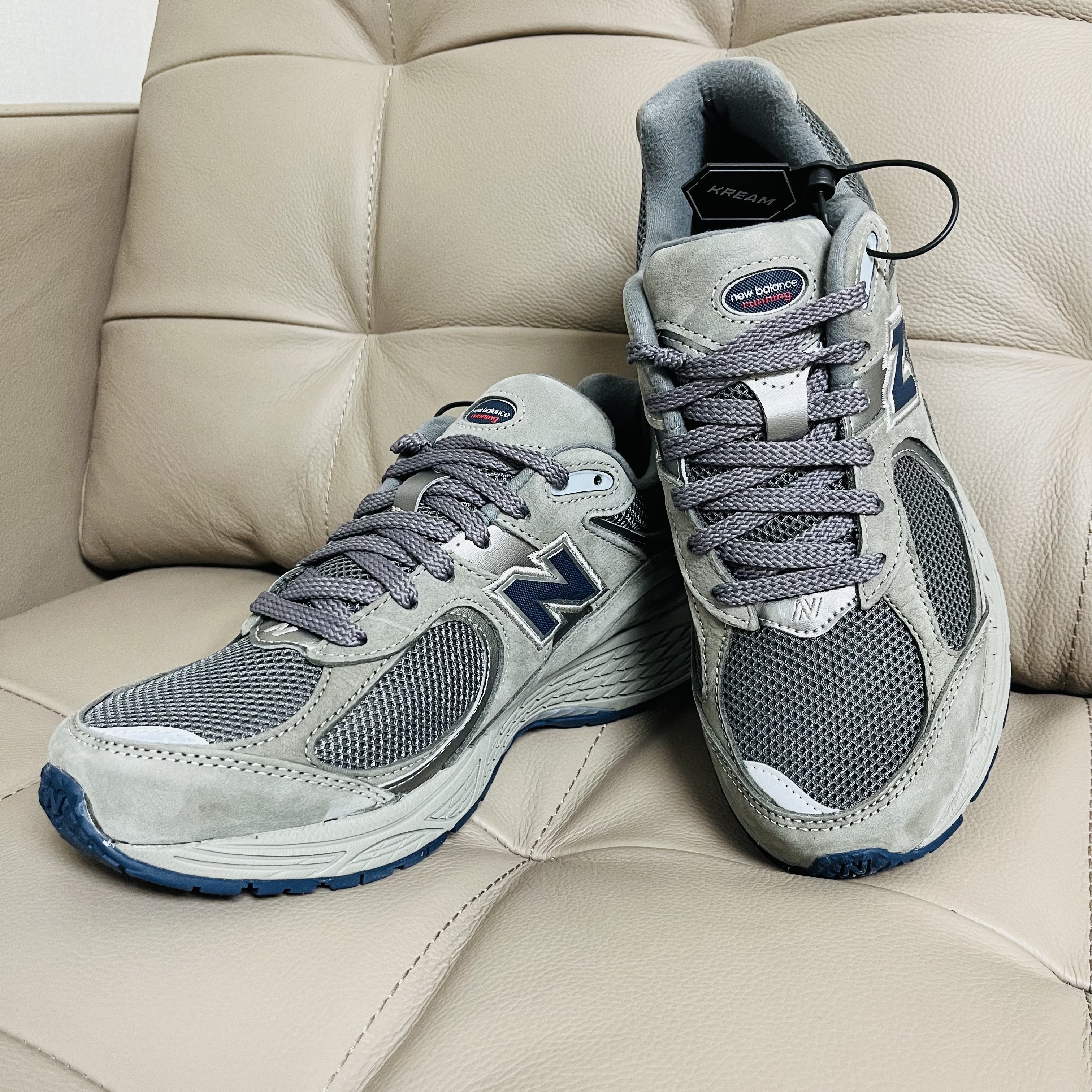 New Balance 2002R Gray 착용 스타일