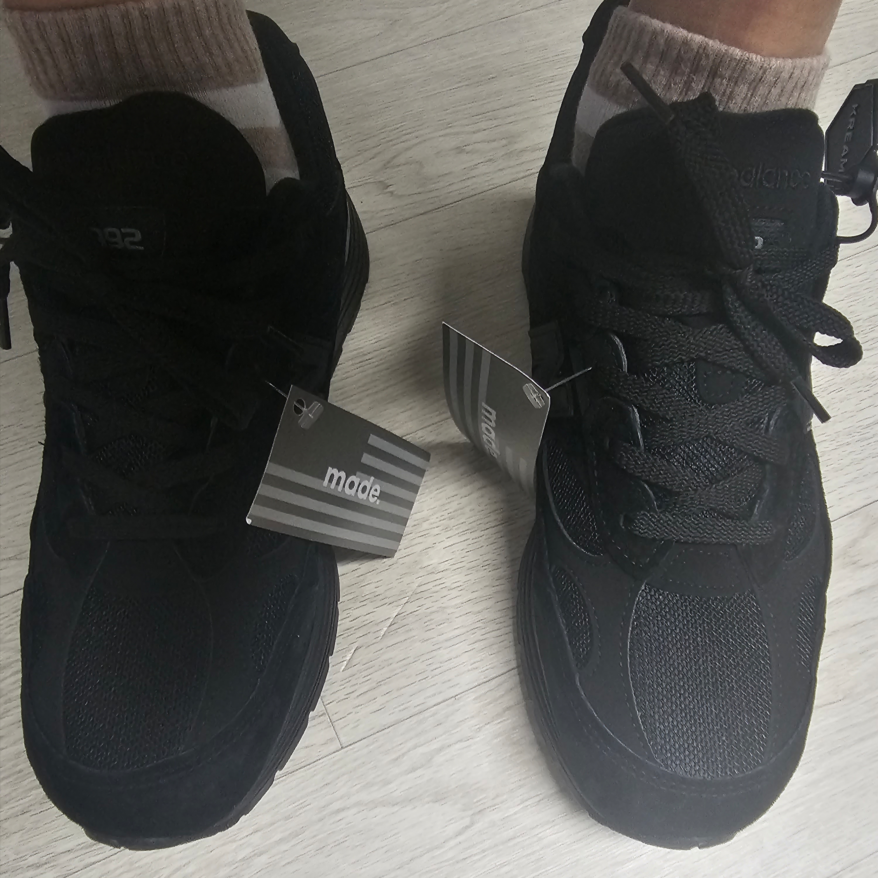New Balance 992 Made in USA Triple Black 착용 스타일 - 4