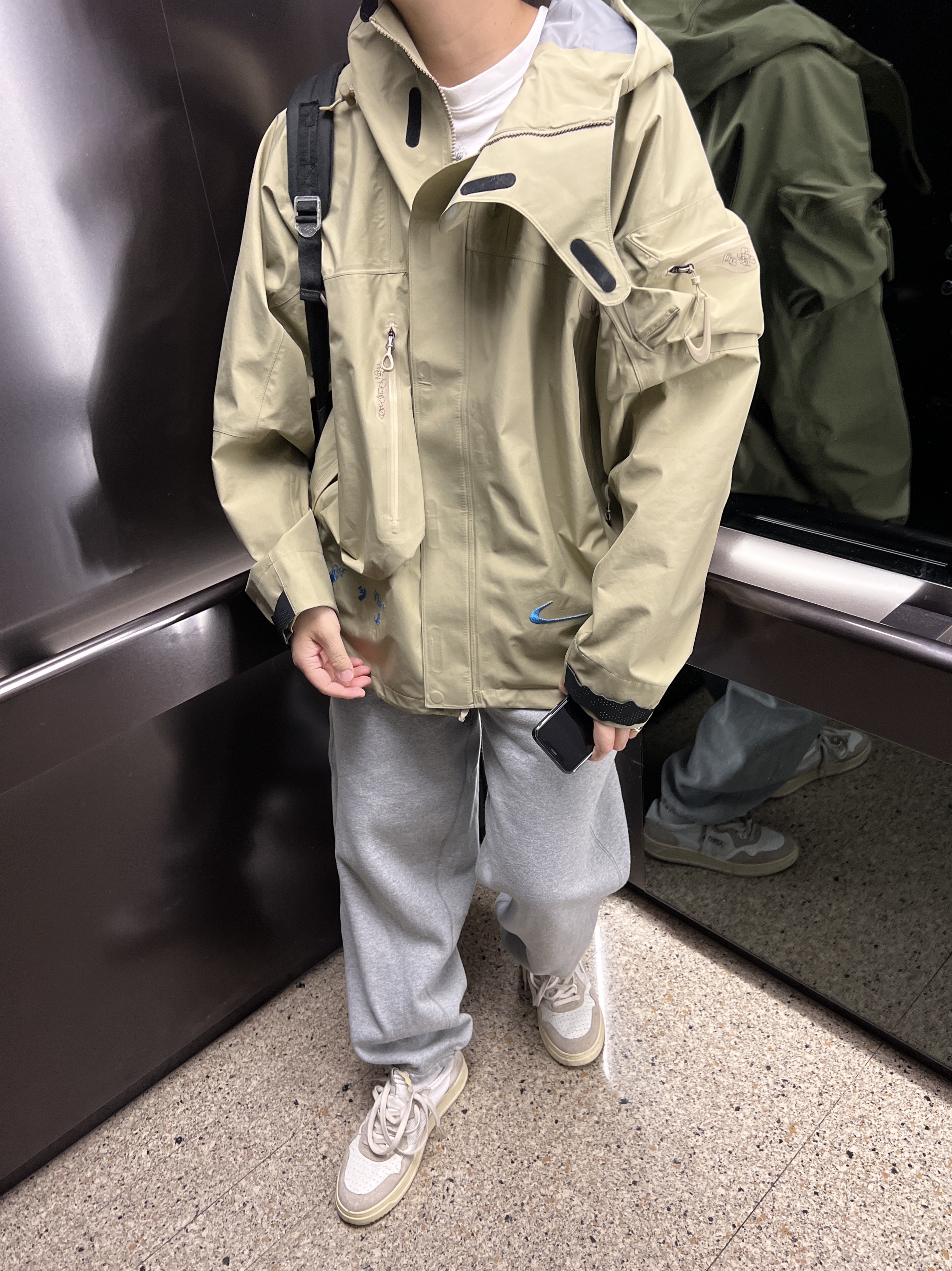 Nike x Off-White NRG Gore-Tex Jacket Khaki - Asia, Nike x Stussy NRG Fleece Pants Dark Grey Heather (DO9340-063) 착용 스타일