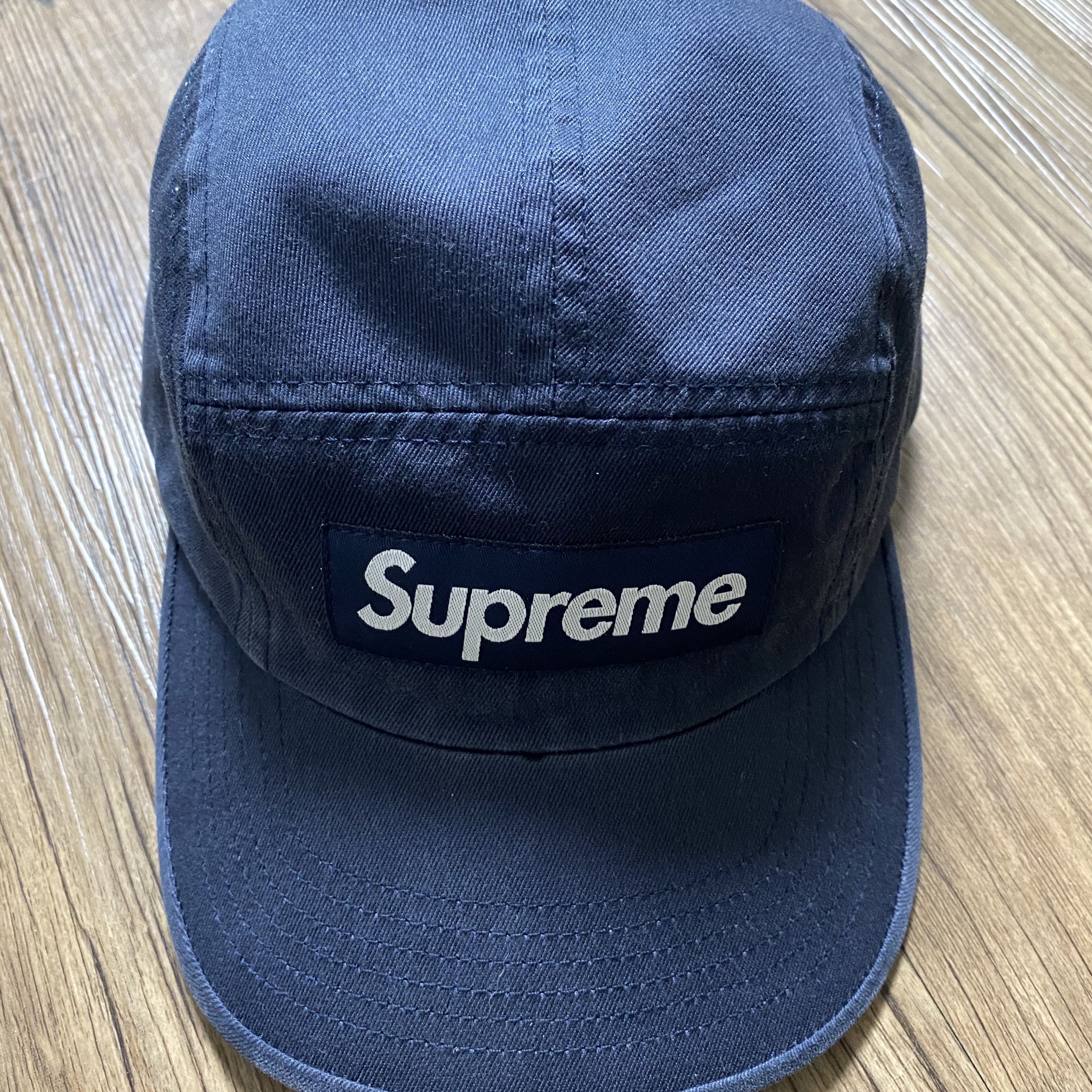 Supreme Washed Chino Twill Camp Cap Navy 착용 스타일 - 1